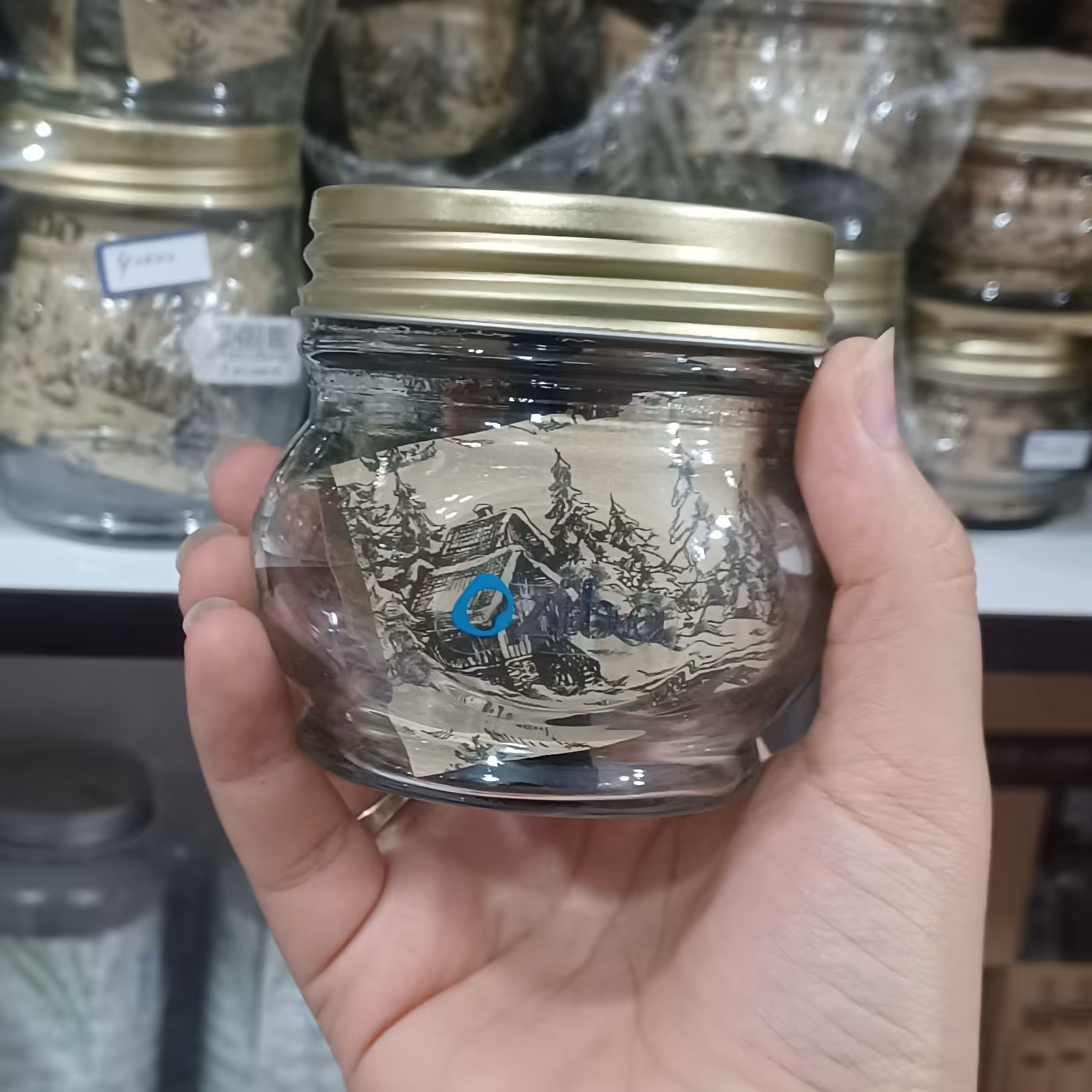 جا حبوباتی شیشه ای بانکه درب فلزی طلایی سایز 4 برند زیبا سازان