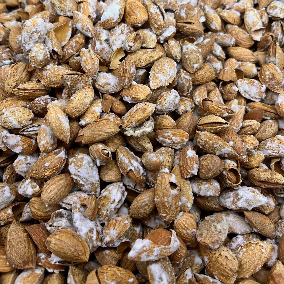 بادام منقا پوست کاغذی (1کیلوگرم)