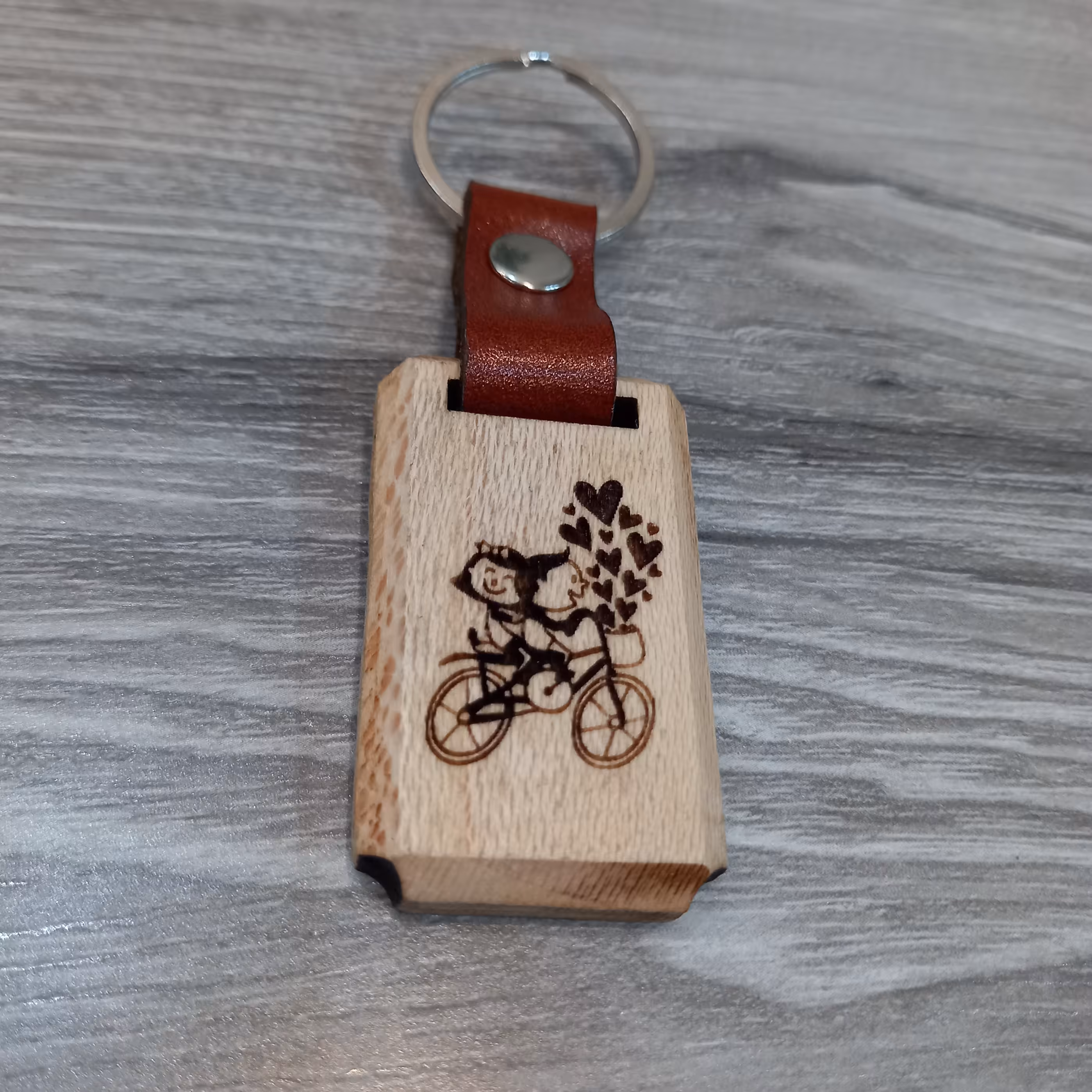 جاکلیدی چوبی چرمی طرح عاشقانه ( 2 ) 