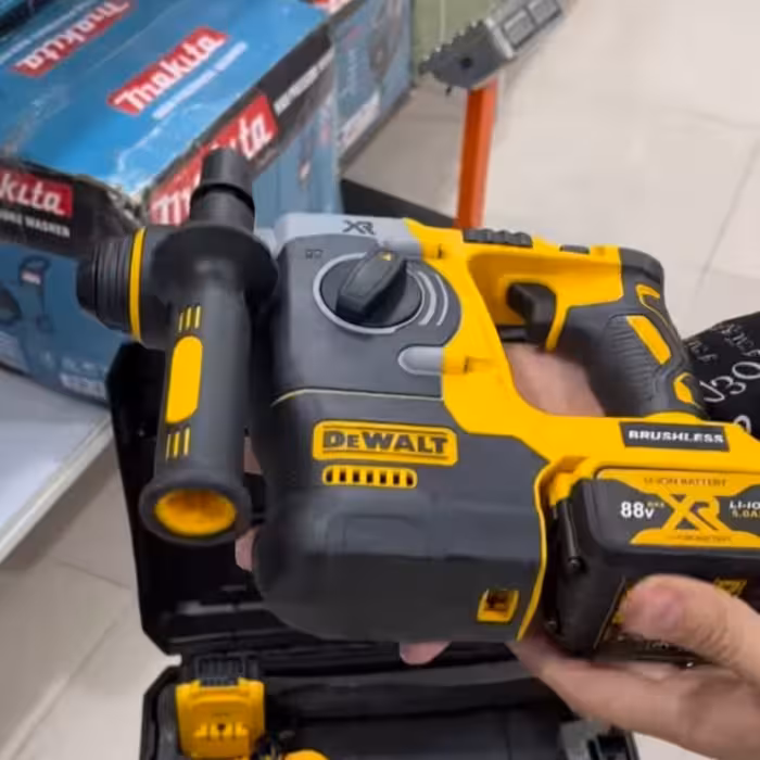 بتن کن شارژی دیوالت
دو کاره
4 کیلو
موتور براشلس
4 شیار
88 ولتی
دو باتری
