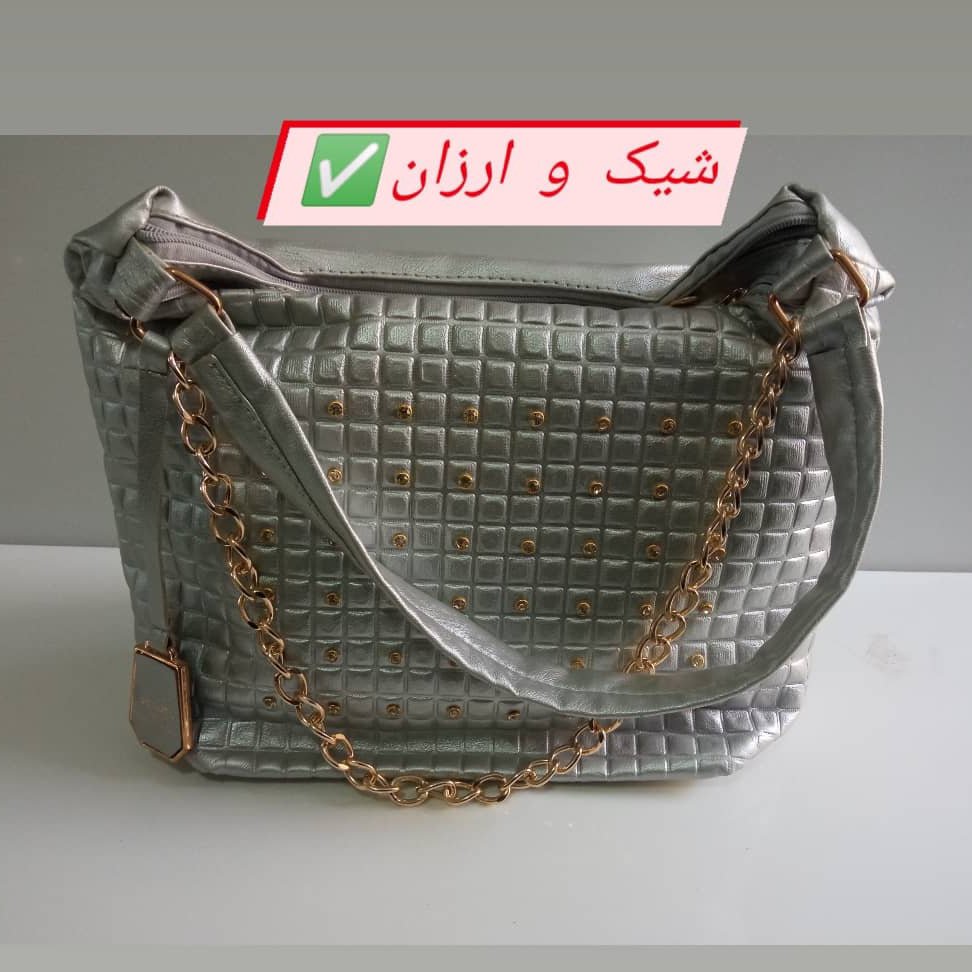 کیف دسته بلندزنجیردارنگینی تک رنگ طوسی روشن جنس چرم براق