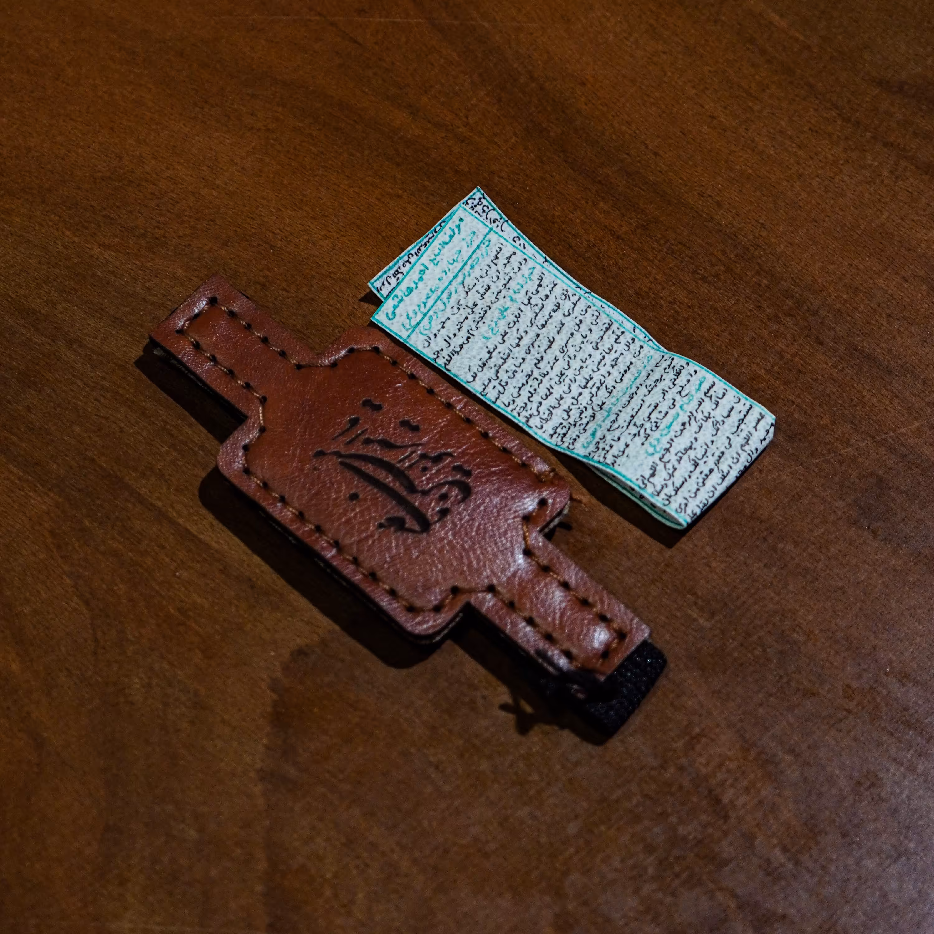 حرز چهارده معصوم روی پوست آهو به همراه بازوبند چرمی 