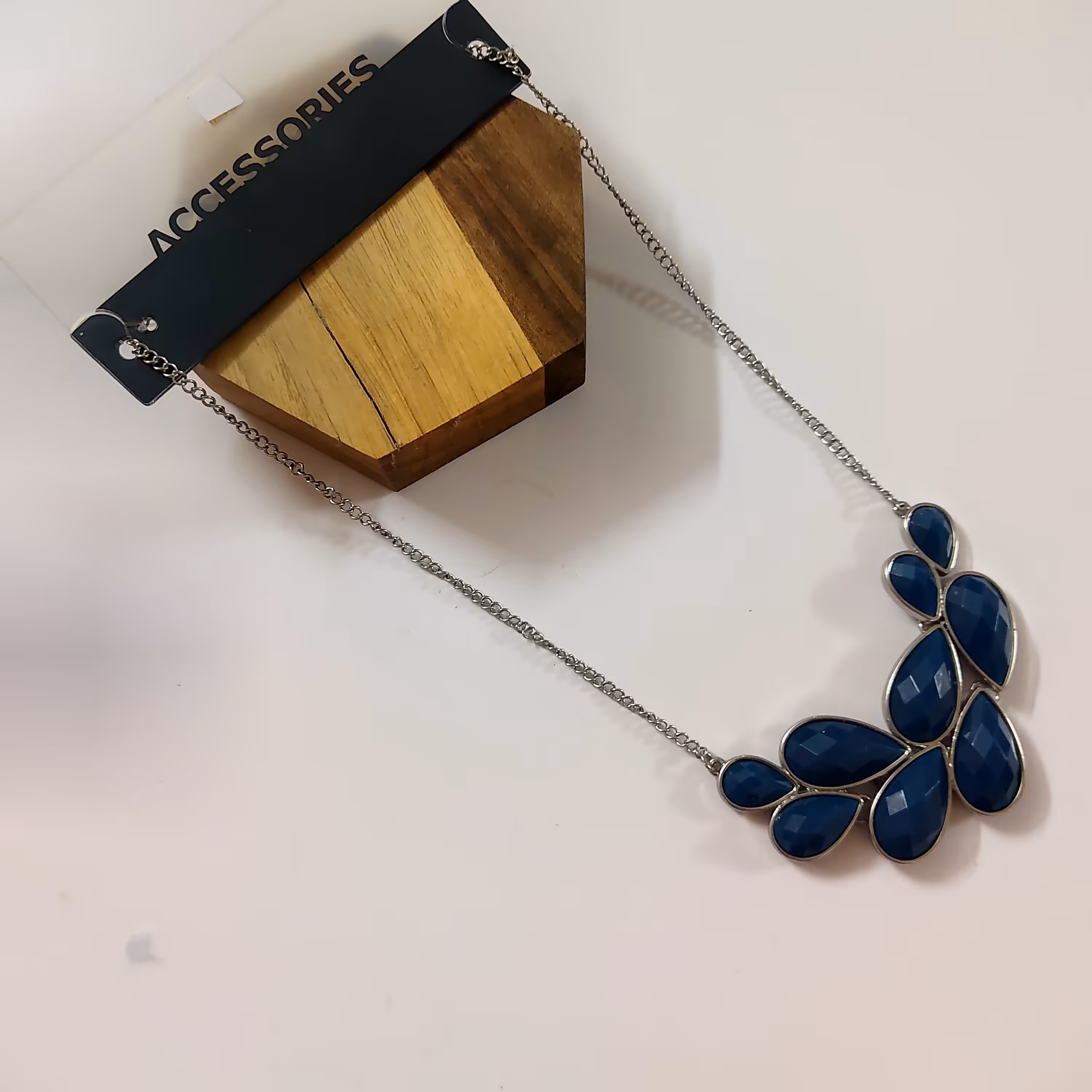 ست گردنبند و انگشتر  آبی  بسیار  زیبا