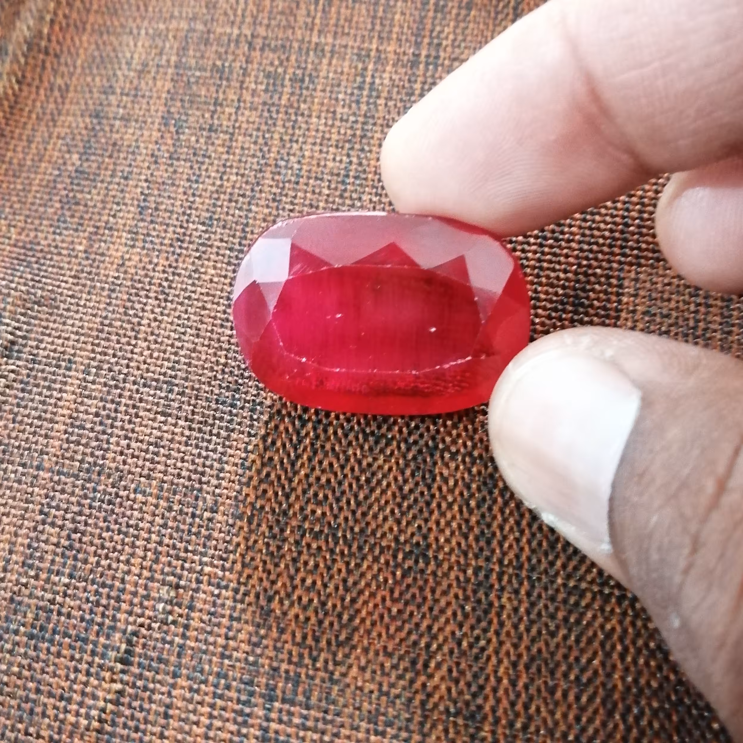 نگین یاقوت سرخ صنعتی سنگین یاقوت قرمز پررنگ درشت با سختی بالا