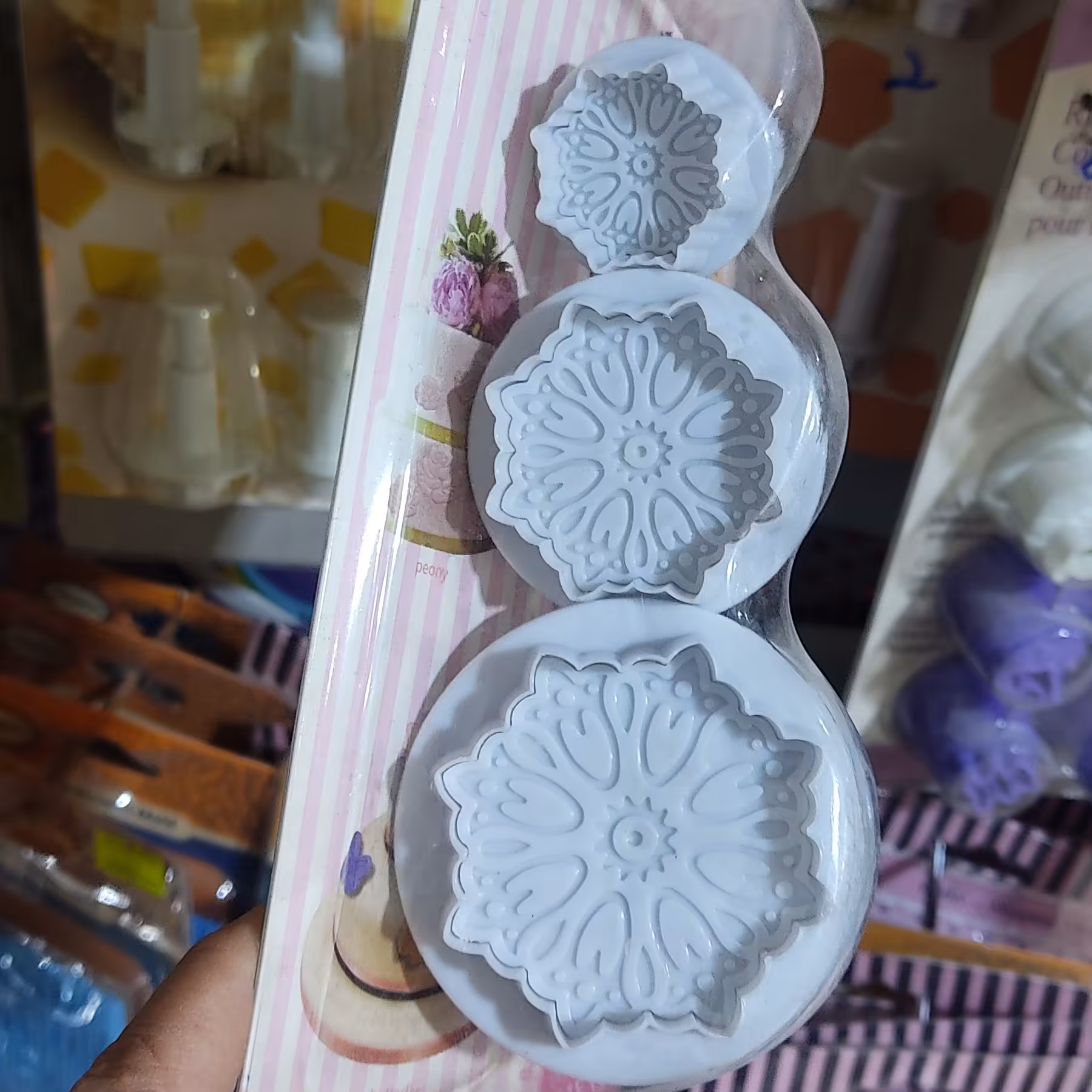 کاتر گل فشاری نقش گل لاله کاتر فشاری نقش  گل لاله کاتر فنری 