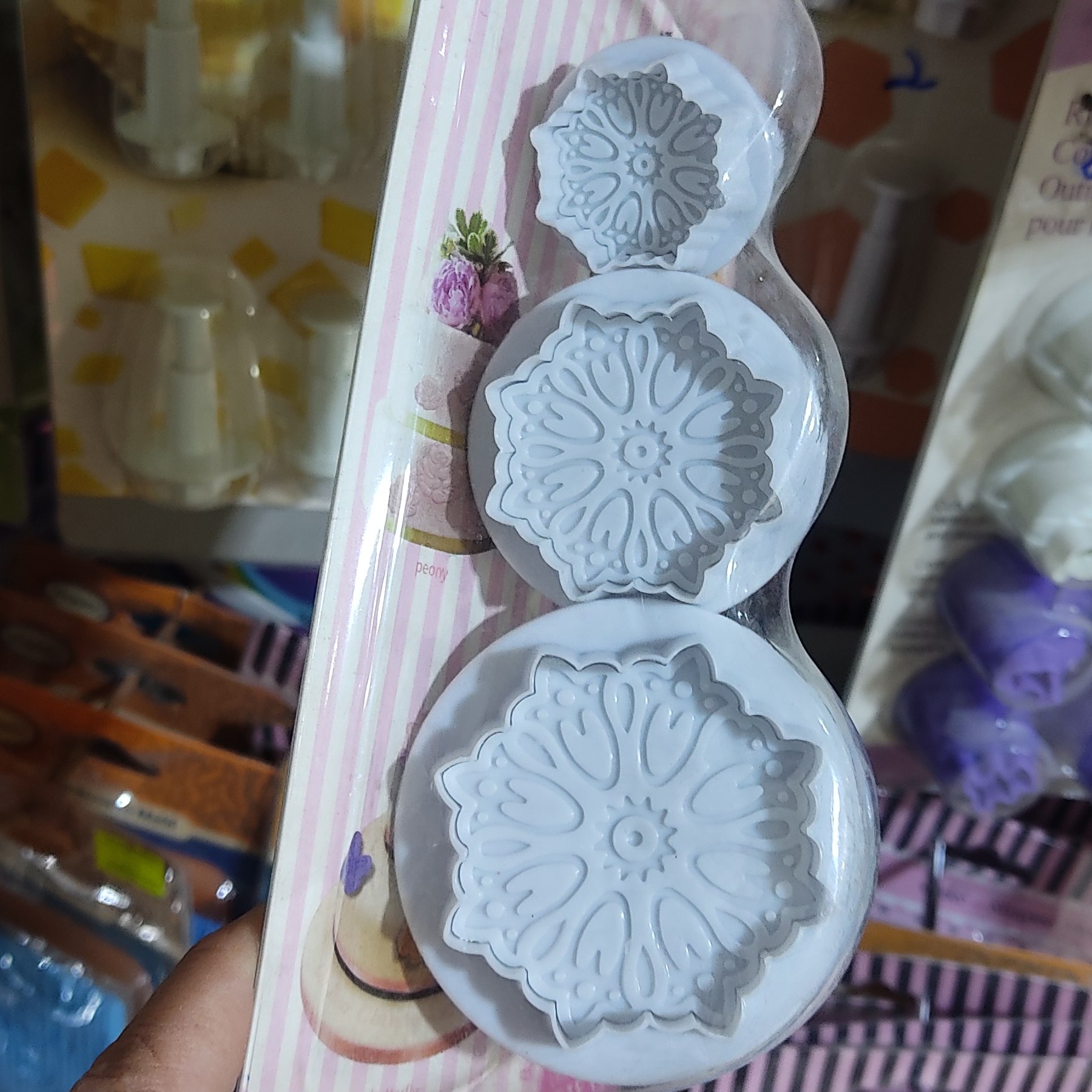 کاتر گل فشاری نقش گل لاله کاتر فشاری نقش  گل لاله کاتر فنری 