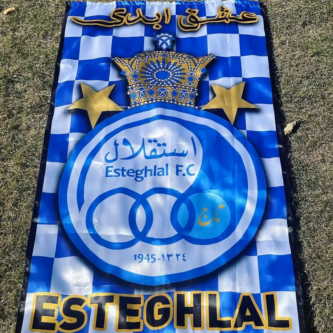 پرچم هواداری استقلال با شعار (عشق ابدی)              