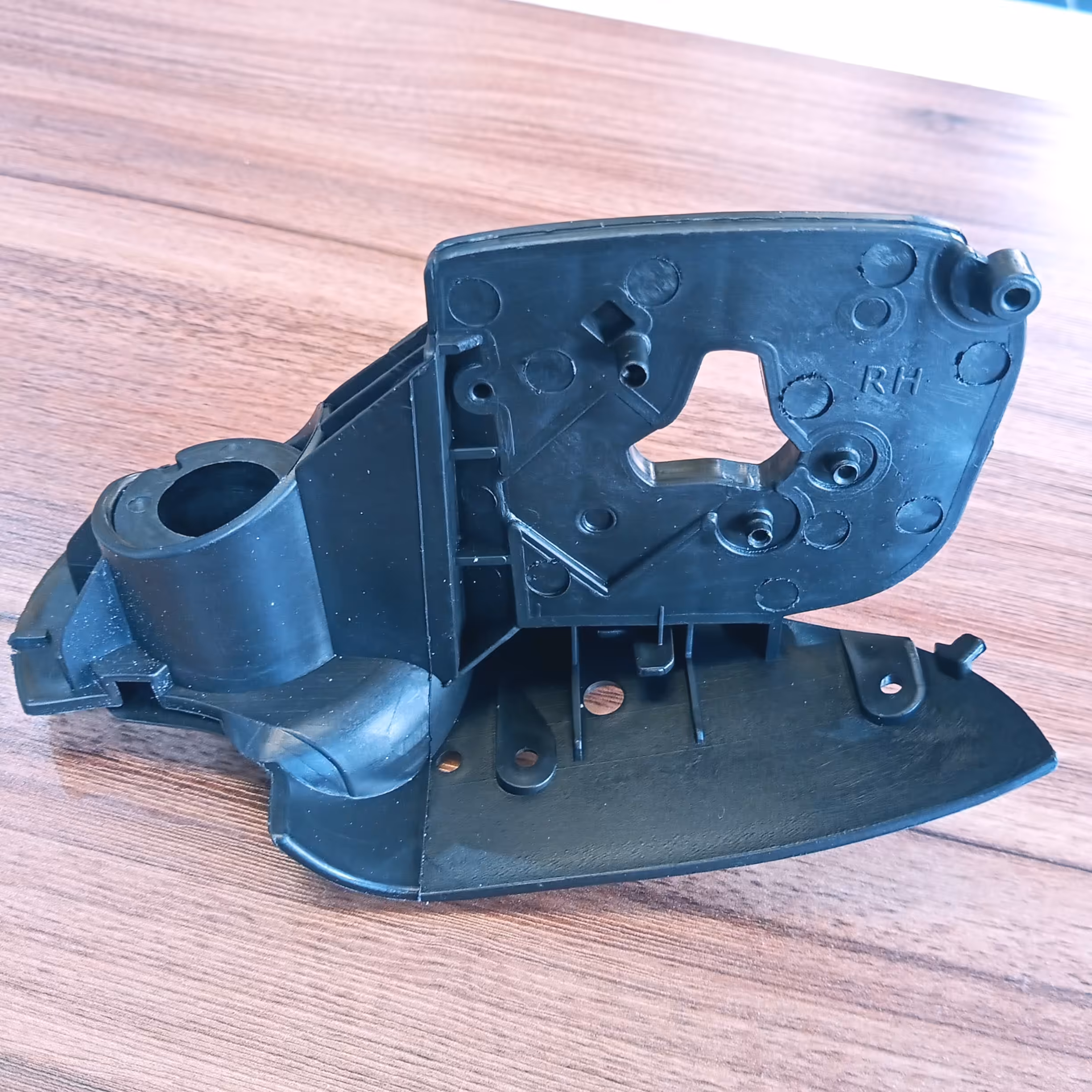  شاسی  آینه بغل کوییک سمت راست(سمت شاگرد) 