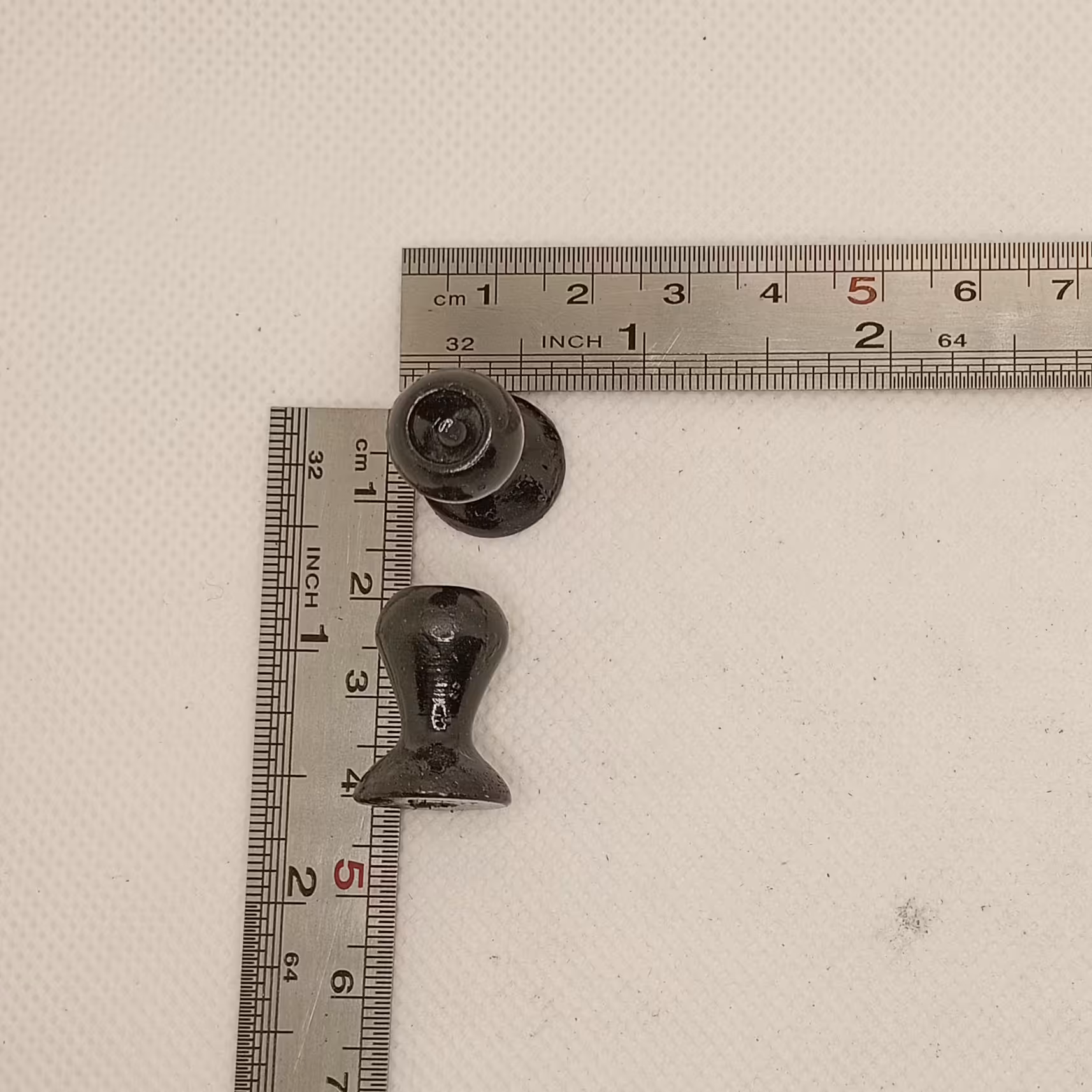 پایه تک پیچ مشکی کوچک