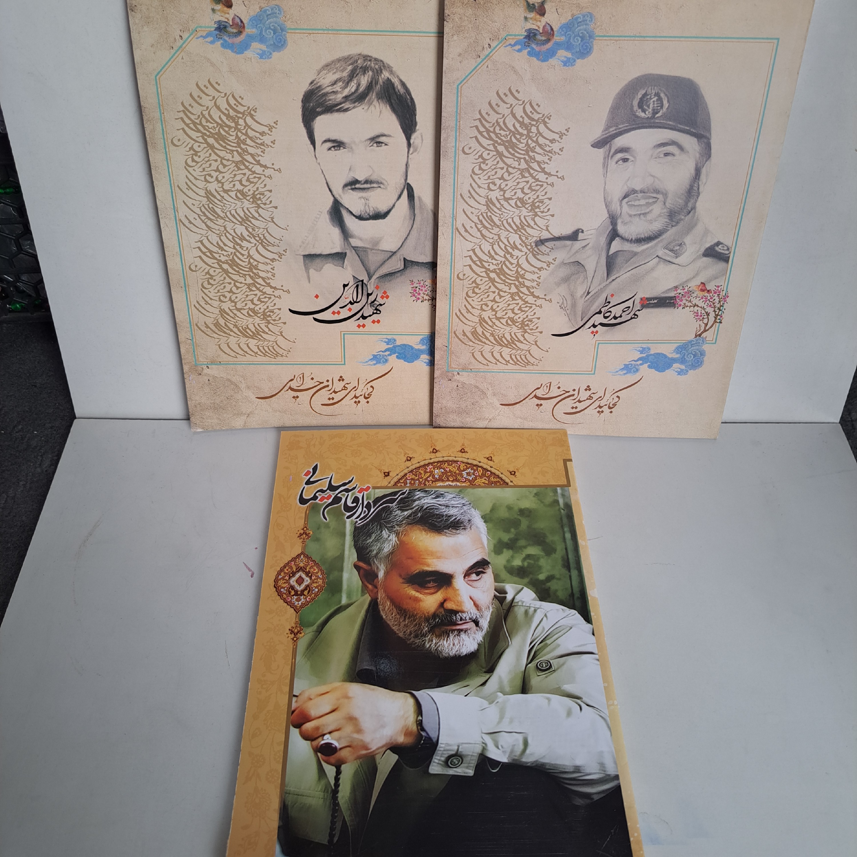 دفتر مشق پنجاه برگ ته چسب با طرح حاج قاسم سلیمانی شهید کاظمی شهید زین الدین