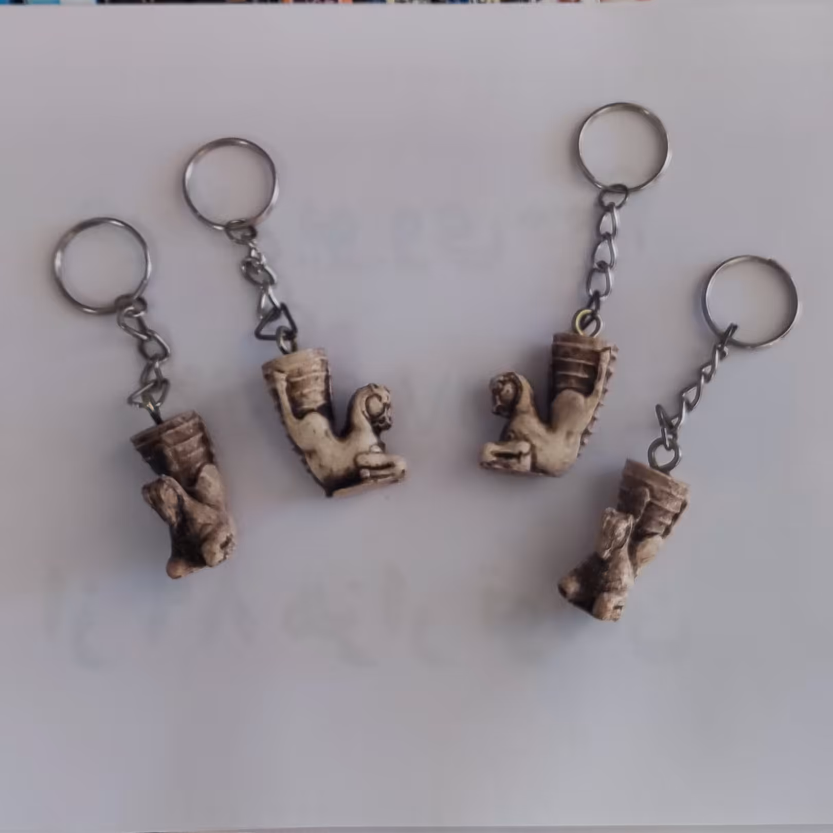 سر کلیدی آثار باستانی ، پلی استر 