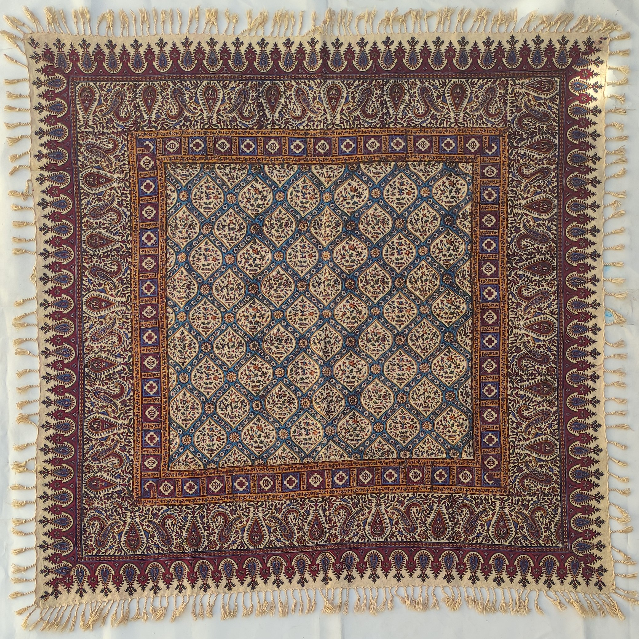 رومیزی قلمکار(طرح گنبد)سایز100در100 رنگ آبی