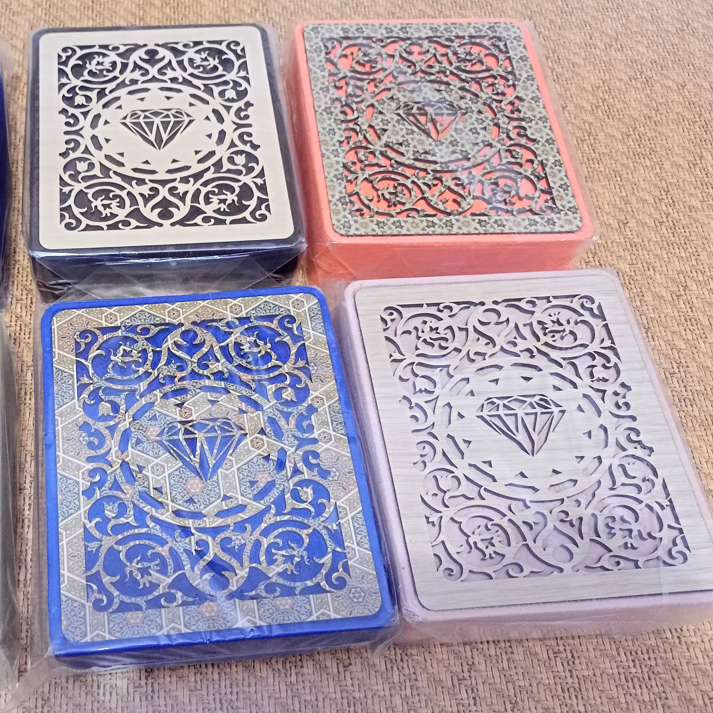 جعبه  مخمل نیم ست طلا وجواهرات