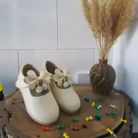 کفش دخترانه عروسکی،دررنگ کرم بسیارشیک