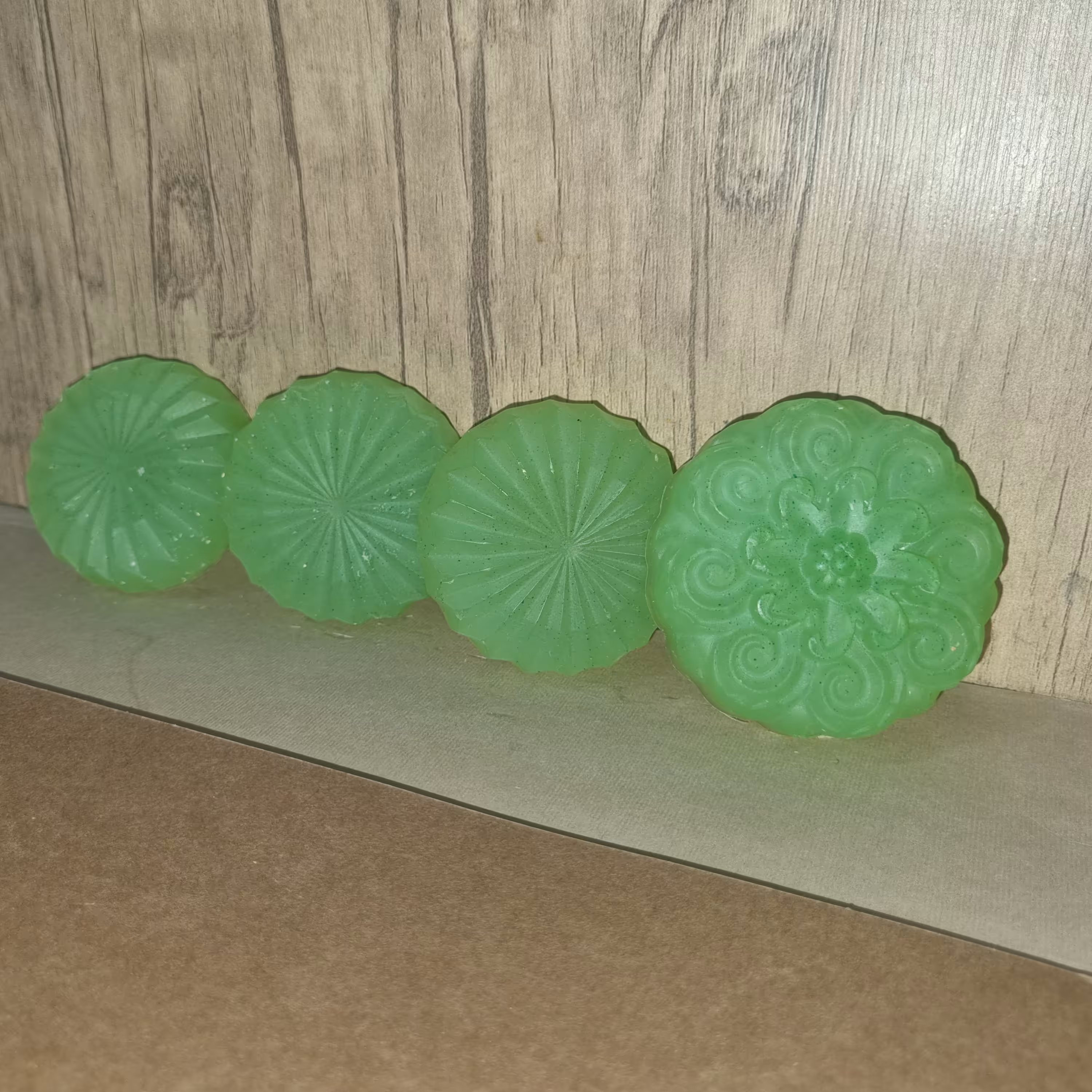 صابون گلیسیرینه لیمو موثر در جوانسازی پوست ،ضد لک و کلاژن ساز 65گرمی