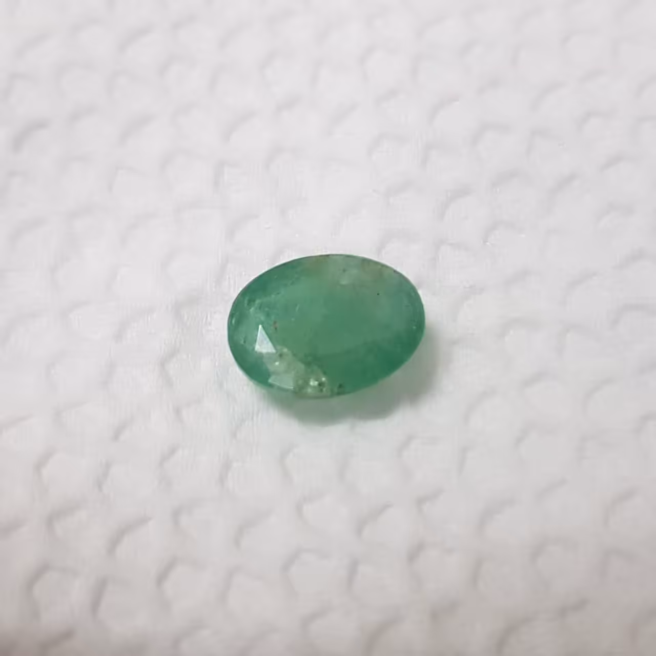 نگین زمرد زامبیا سالم زیبا و تراش خورده با وزن 4 قیراط