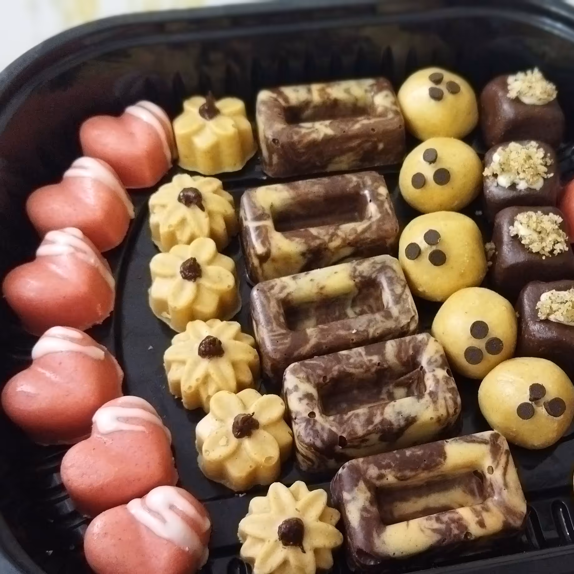 حلوا بوتیکی با  بیش از   10  طعم متفاوت