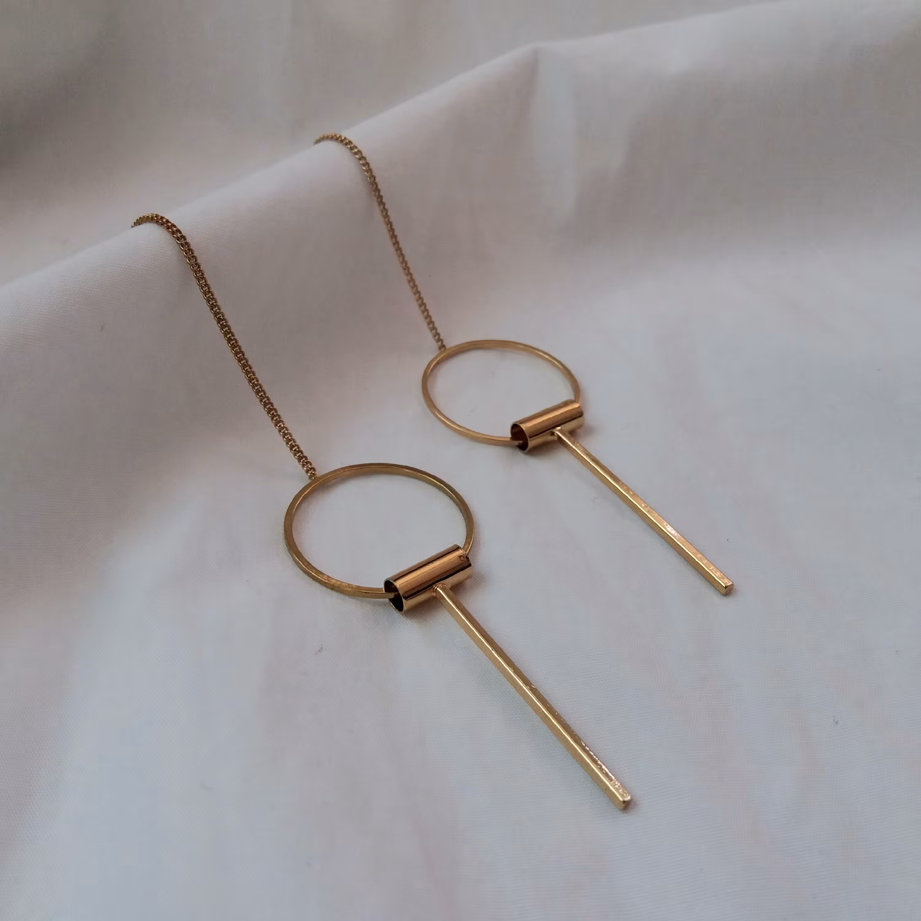 گوشواره آویز زنجیر دار برند acc آبکاری شده و ضدحساسیت تحت لیسانس آلمان دارای بارکد اصالت کالا