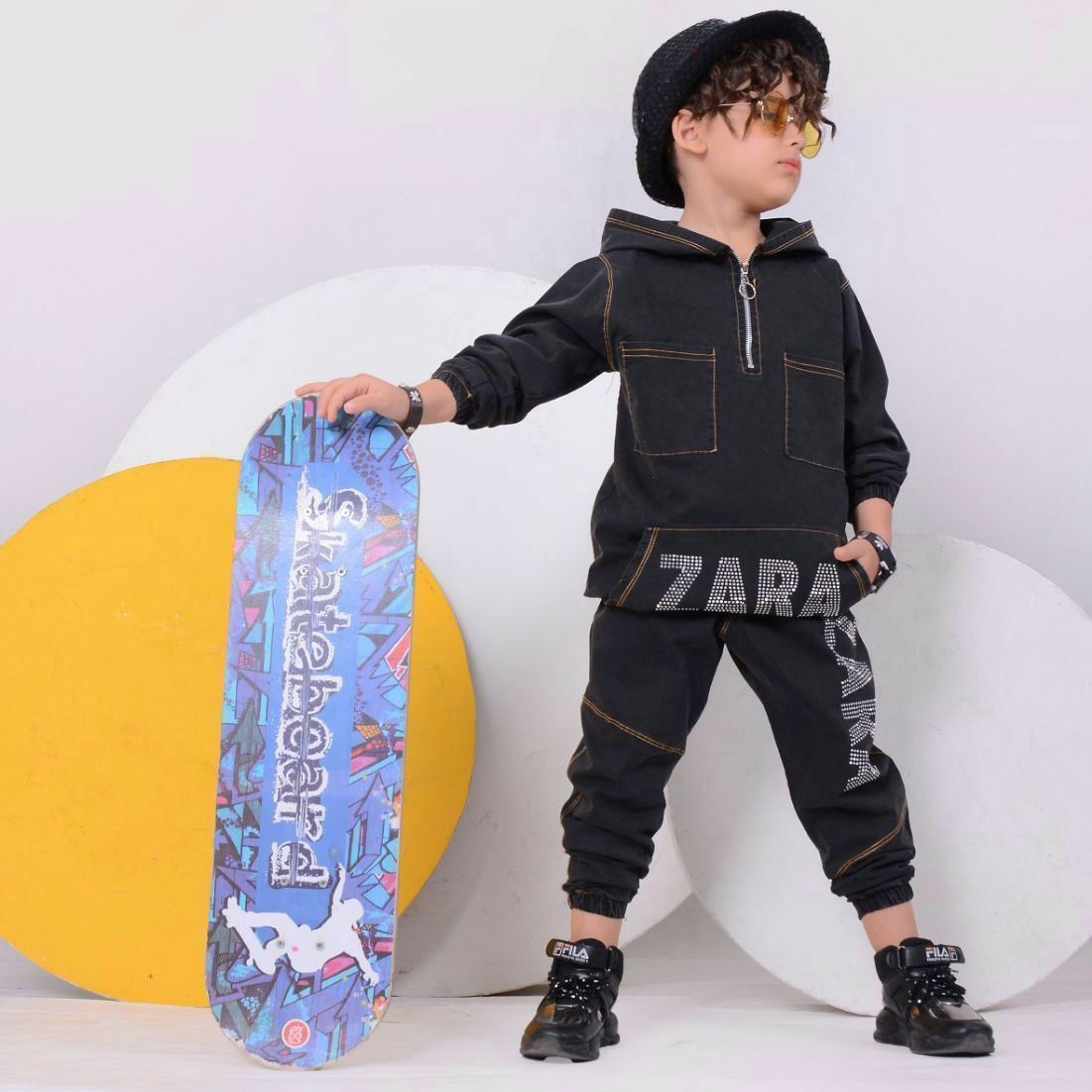 ست هودی شلوار جین ذغالی زارا،،شیک وخاص ولاکچری سایزبندی 40تا50 مناسب2 ونیم تا 7سال