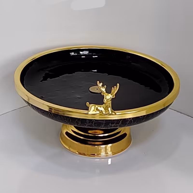 شیرینی خوری شیشه ابگز مشکی پایه و لبه طلایی  طرح گوزن