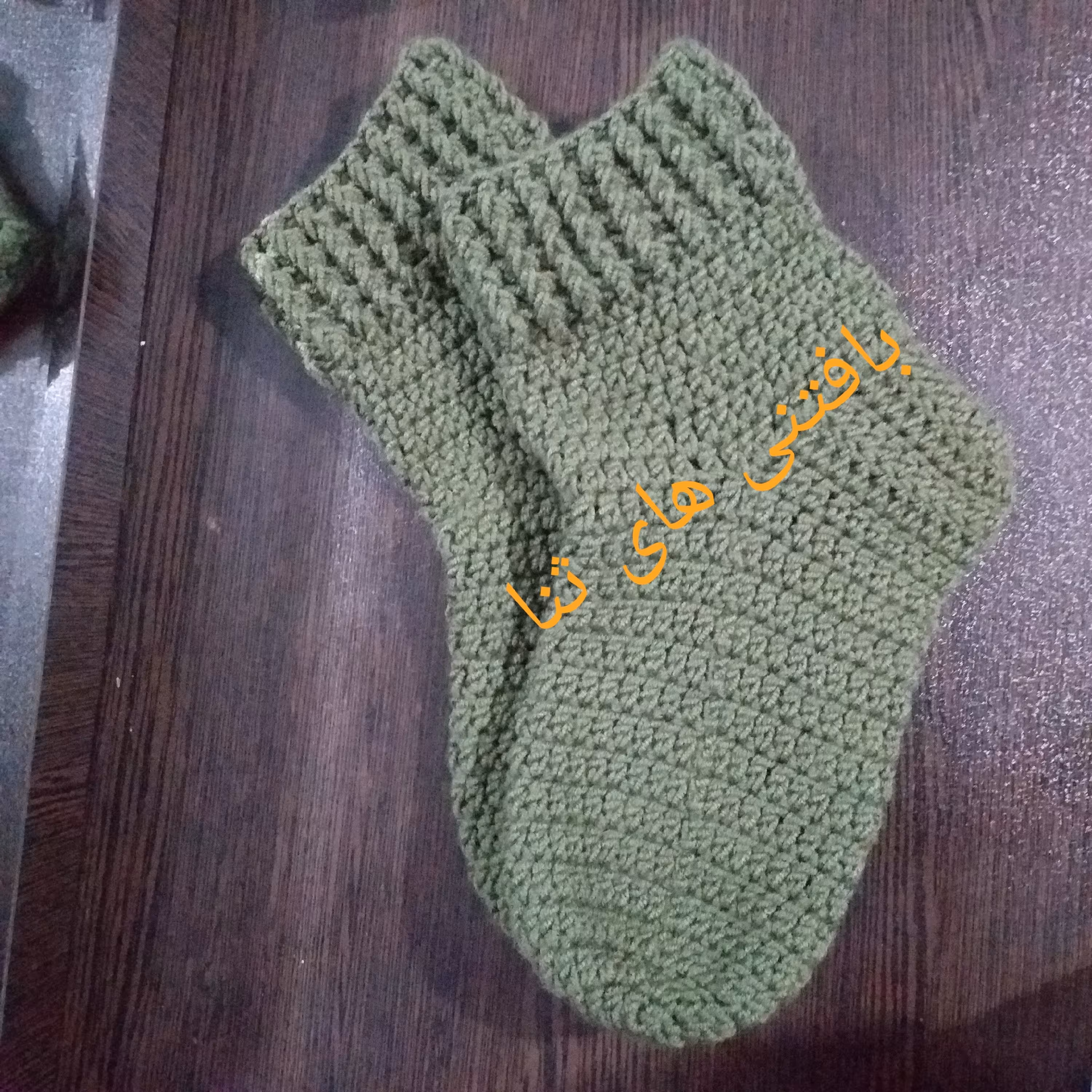 جوراب ساقدار مردانه و زنانه با کاموا ایرانی در غرفه بافتنی های ثنا