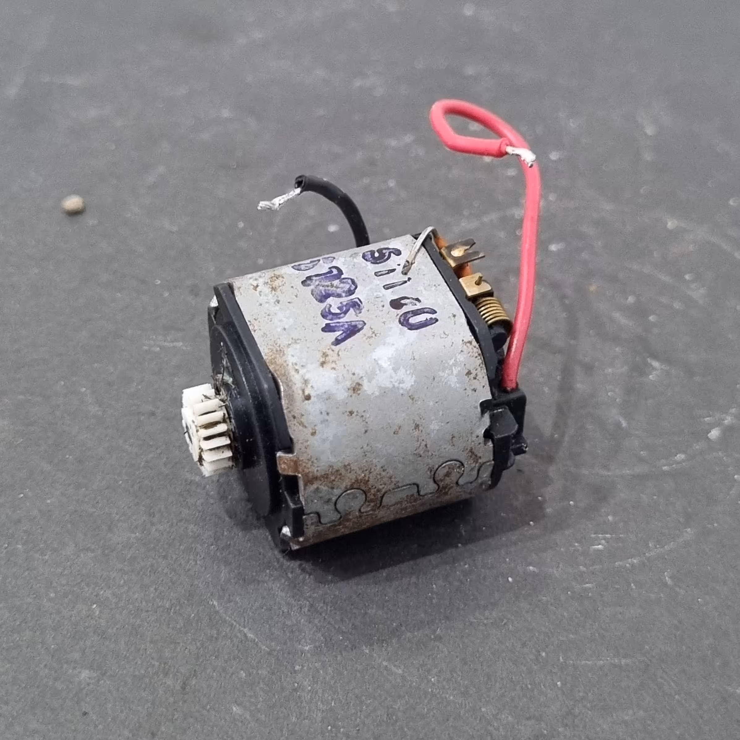 موتور ریش تراش 3تیغ فیلیپس سیمی 12ولت