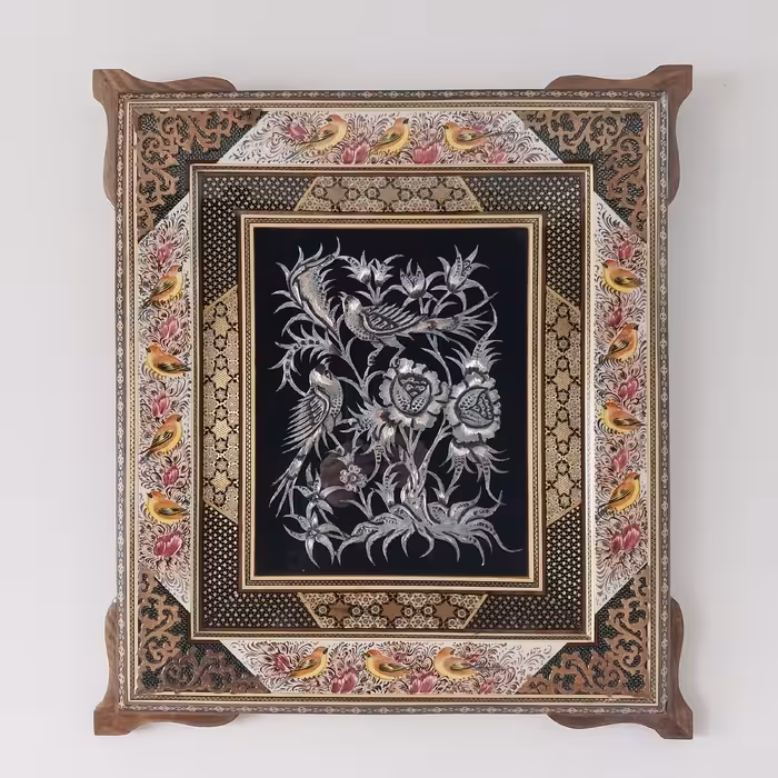 تابلو قلم زنی با قاب خاتم کاری و مینیاتور  نفیس سایز 55 در 50 سانتی متری