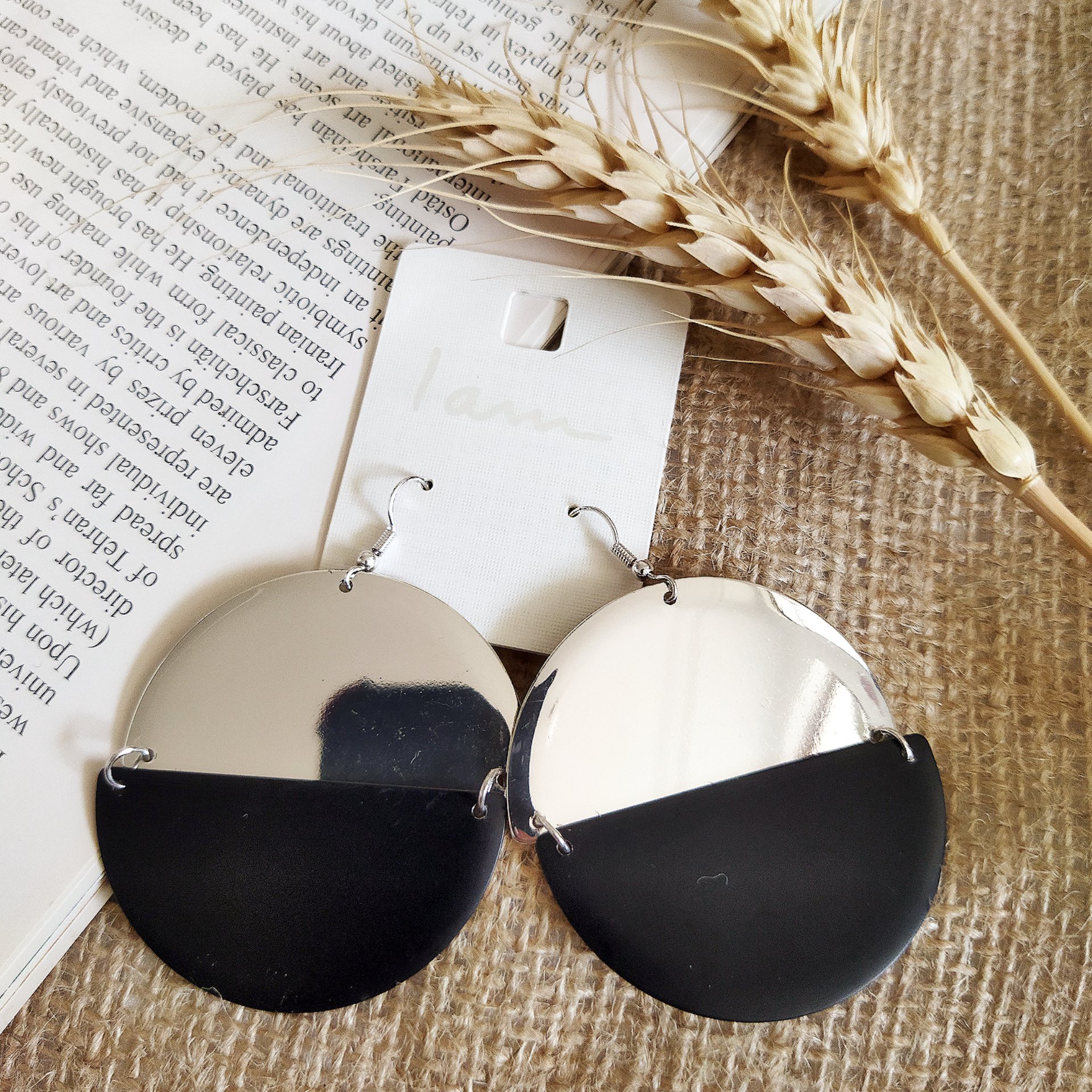 گوشواره بزرگ نقره ایی و مشکی مات