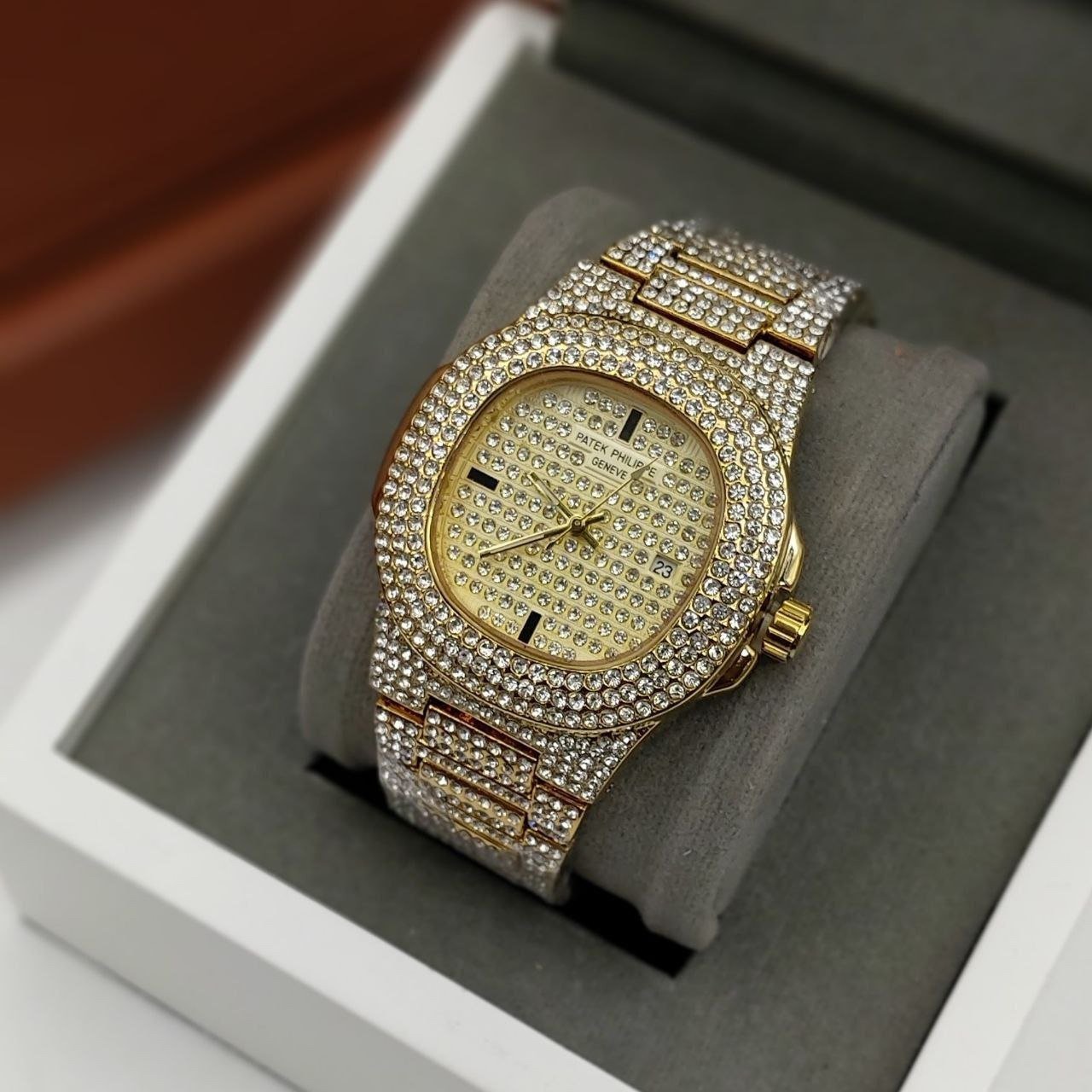 ساعت مچی patek philppe طلایی full stone  باجعبه 