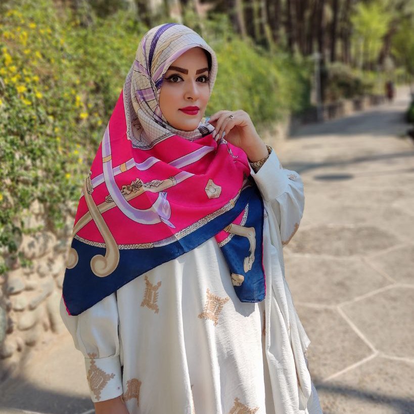 روسری نخی تابستانه درجه یک قواره 135 دور دست دوز ارسال رایگان زمینه سرخابی سرمه ای