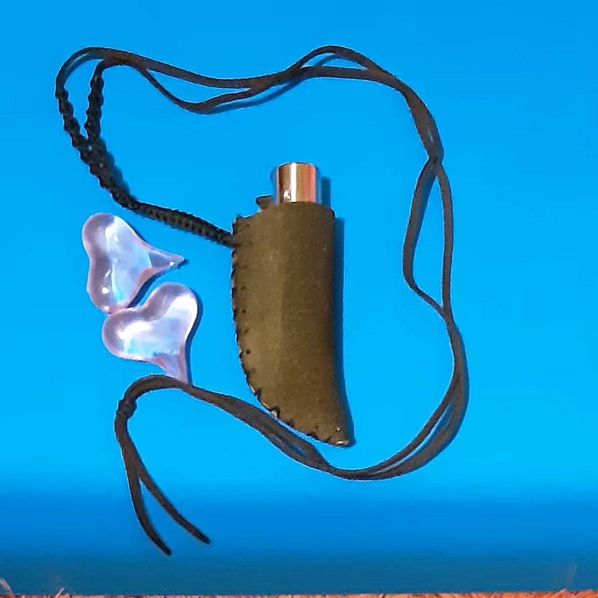 فندک به همراه کیف فندک از جنس چرم طبیعی ،دست دوز،قهوه ای تیره