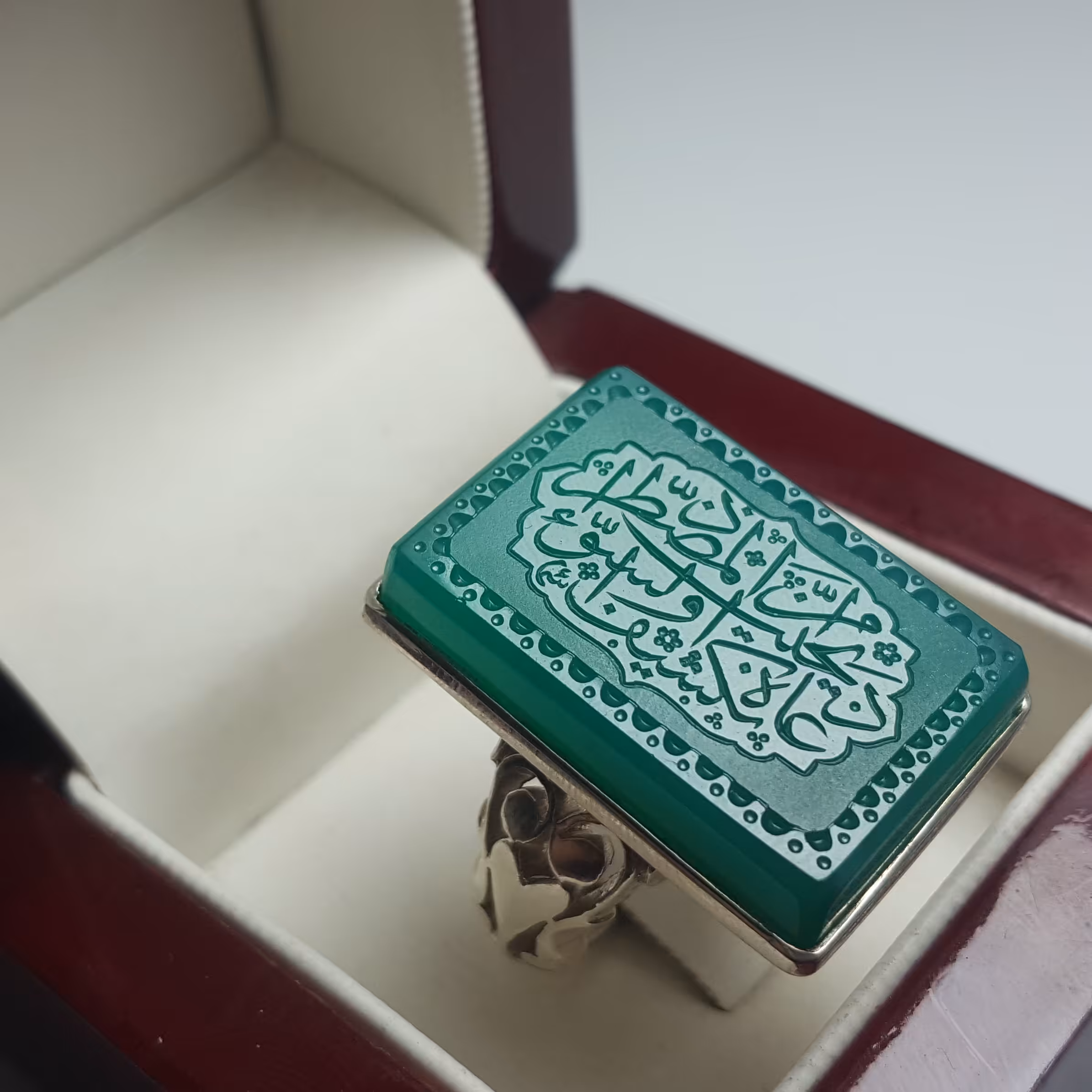 انگشتر مردانه نگین  عقیق سبز  خوش رنگ 