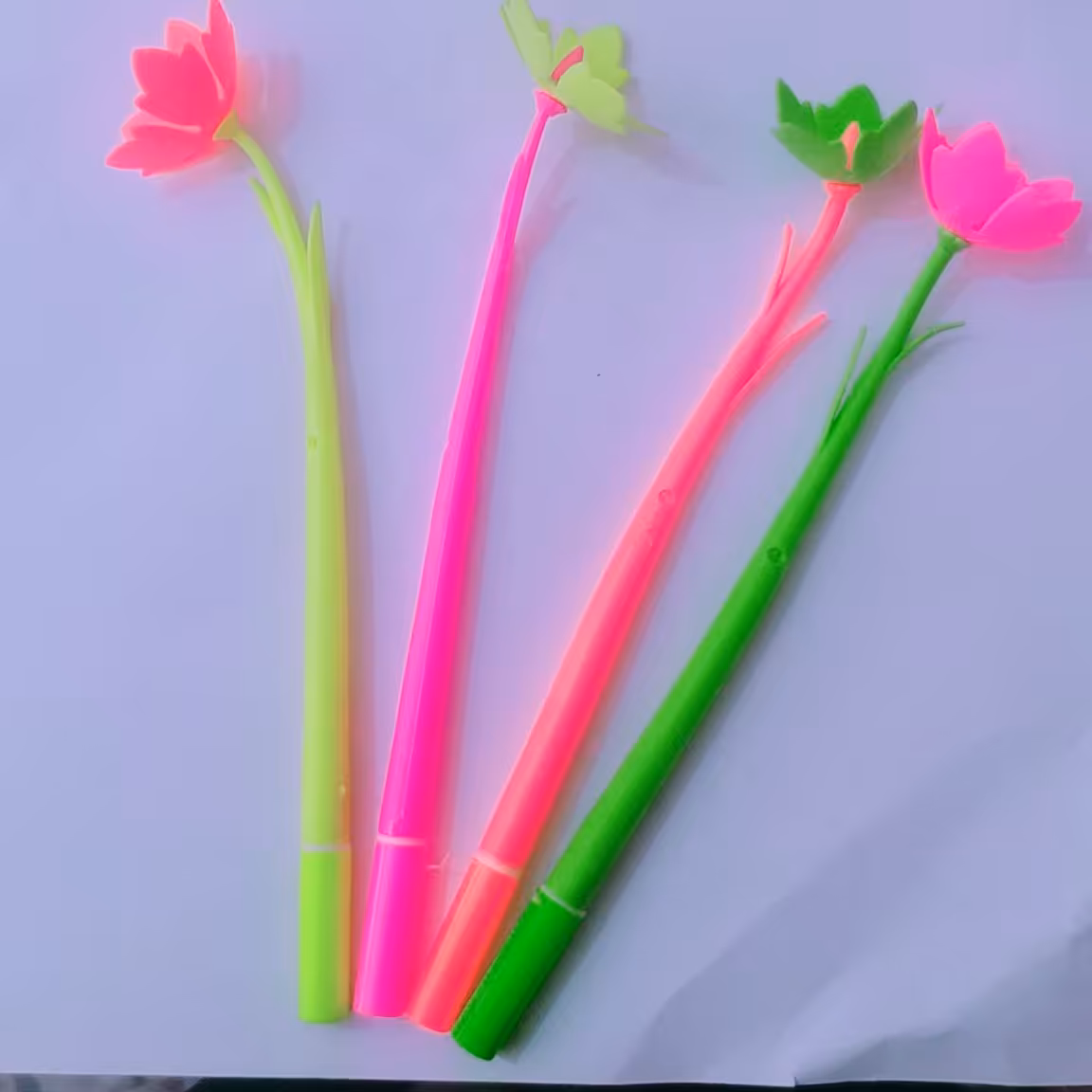 خودکار فانتزی طرح برگ با رنگ بندی مختلف و مخصوص کادو 