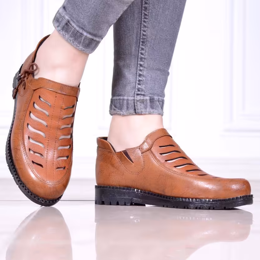 کفش کلاسیک 
کد644 
پاخوری شیک 
زیره بتا      2 سانتی 
کیفیت عالی پرفروش