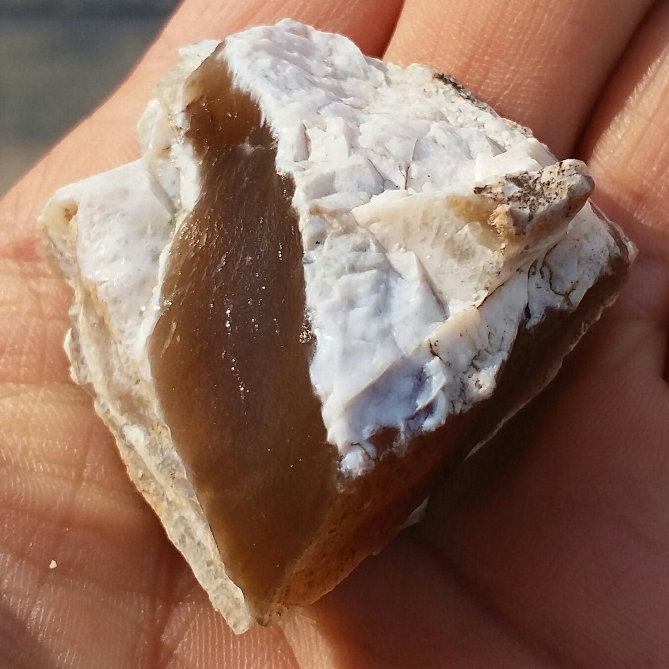 سنگ راف عقیق عسلی خرمایی محشر 
100درصد طبیعی شاهکار خلقت
کد 8445