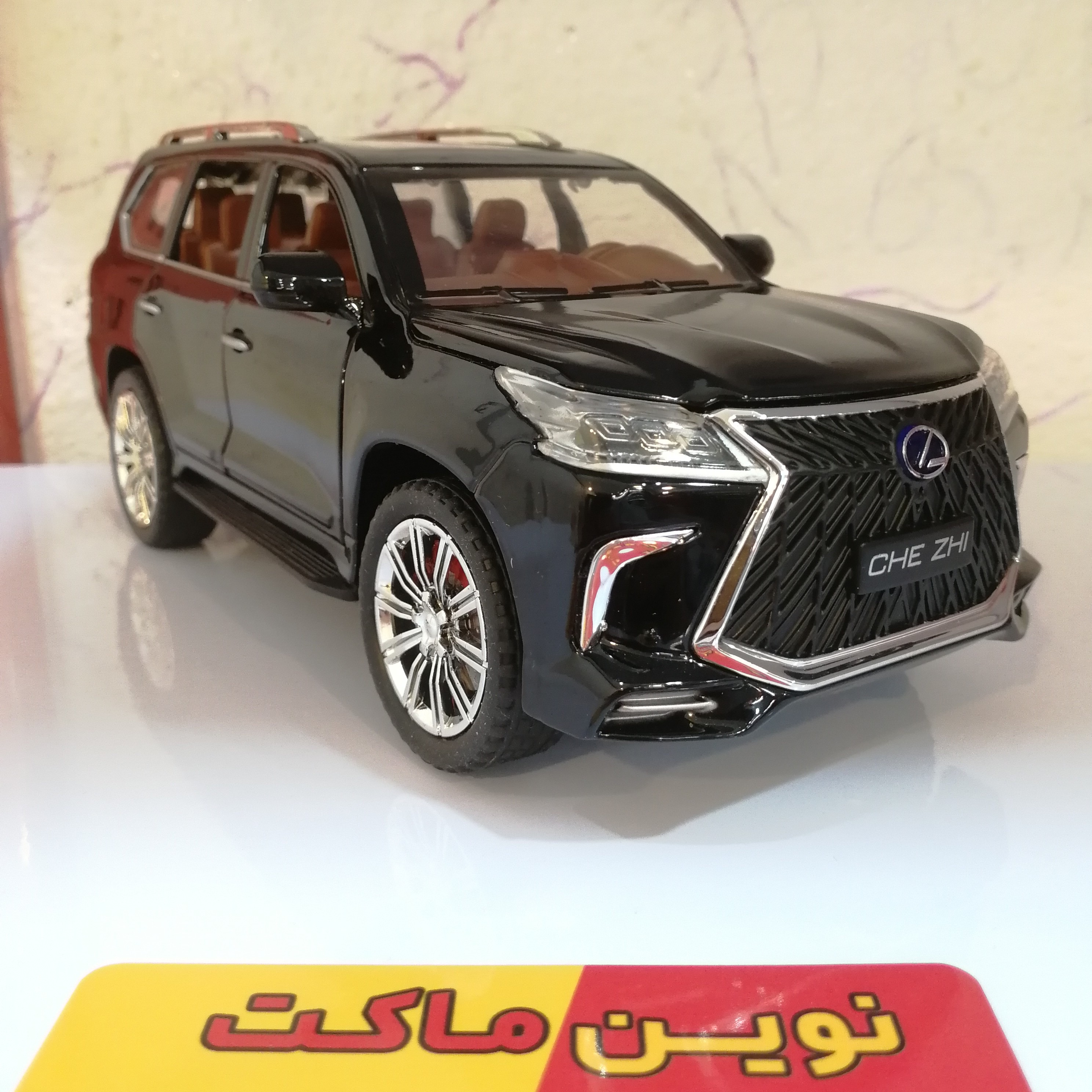 ماکت فلزی ماشین لکسوس Lexus LX570 رنگ مشکی مقیاس 124 طول حدود 20 سانتی متر