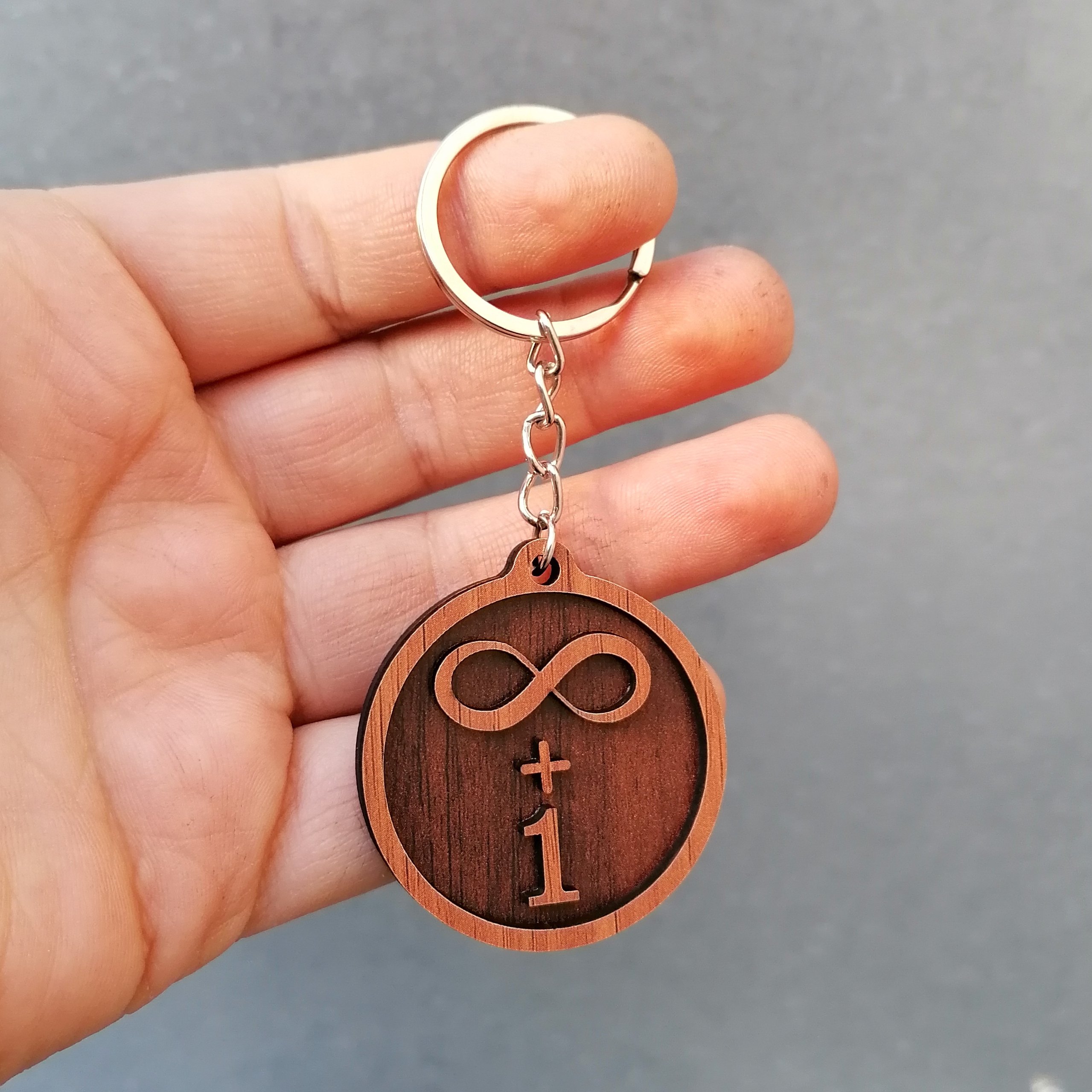 جاسوئیچی تزئینی بی نهایت + یک 