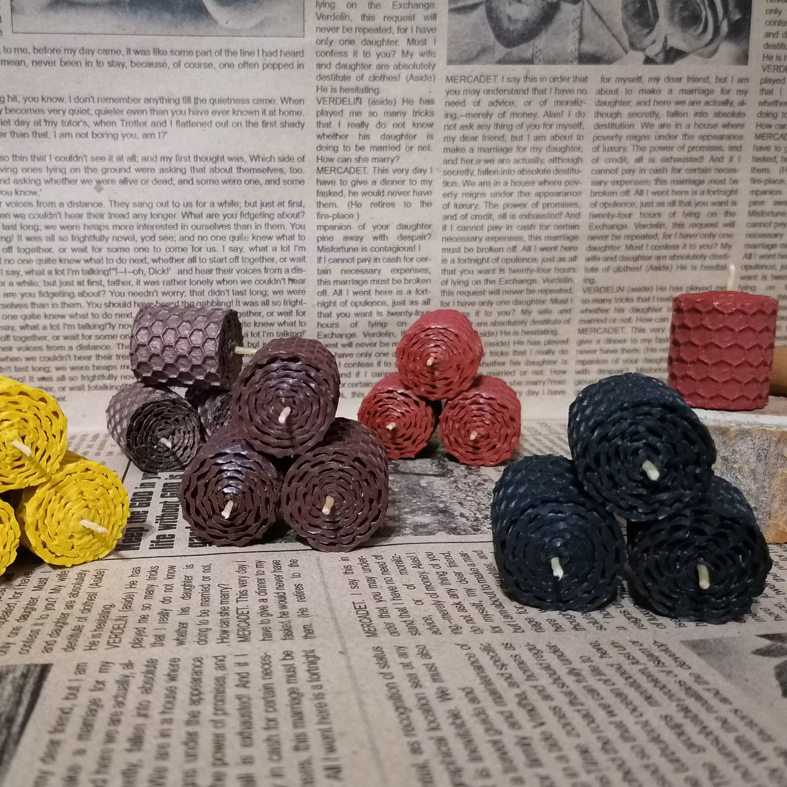 شمع های مینیاتوری موم عسلی،، شمع های طبیعی و بدون ضرر،، مناسب برای استفاده روزانه،، مدیتیشن،، تولد و مراسم ها،، هدیه 