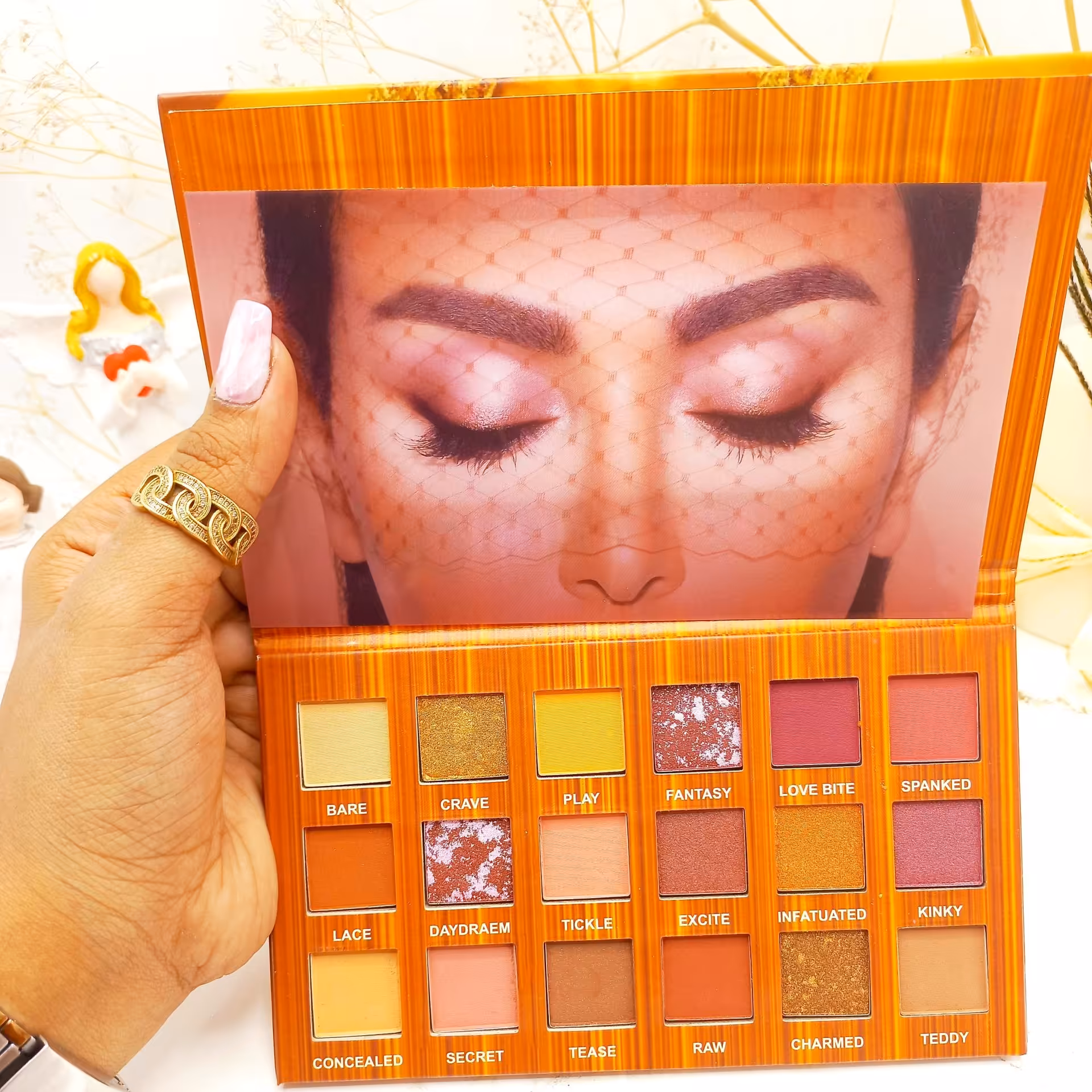 پالت سایه چشم 18 رنگ هدا بیوتی HUDABEAUTY( جلد نارنجی )

