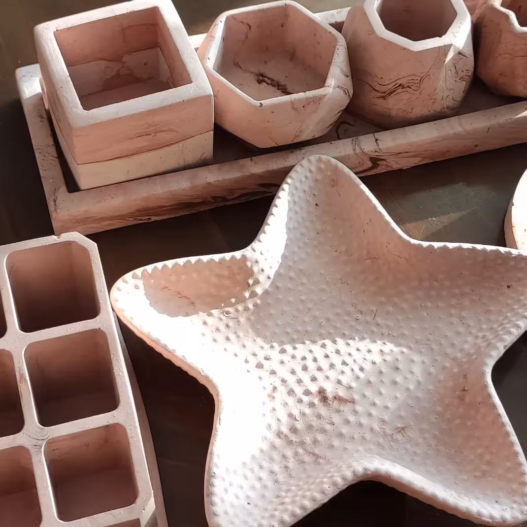 ظروف دکوراتیو سنگی پک 5 تکه (ست گلدان مینیاتوری 4 عددی،ظرف ستاره،استند لوازم ارایش، زیر لیوانی،برد بیضی)