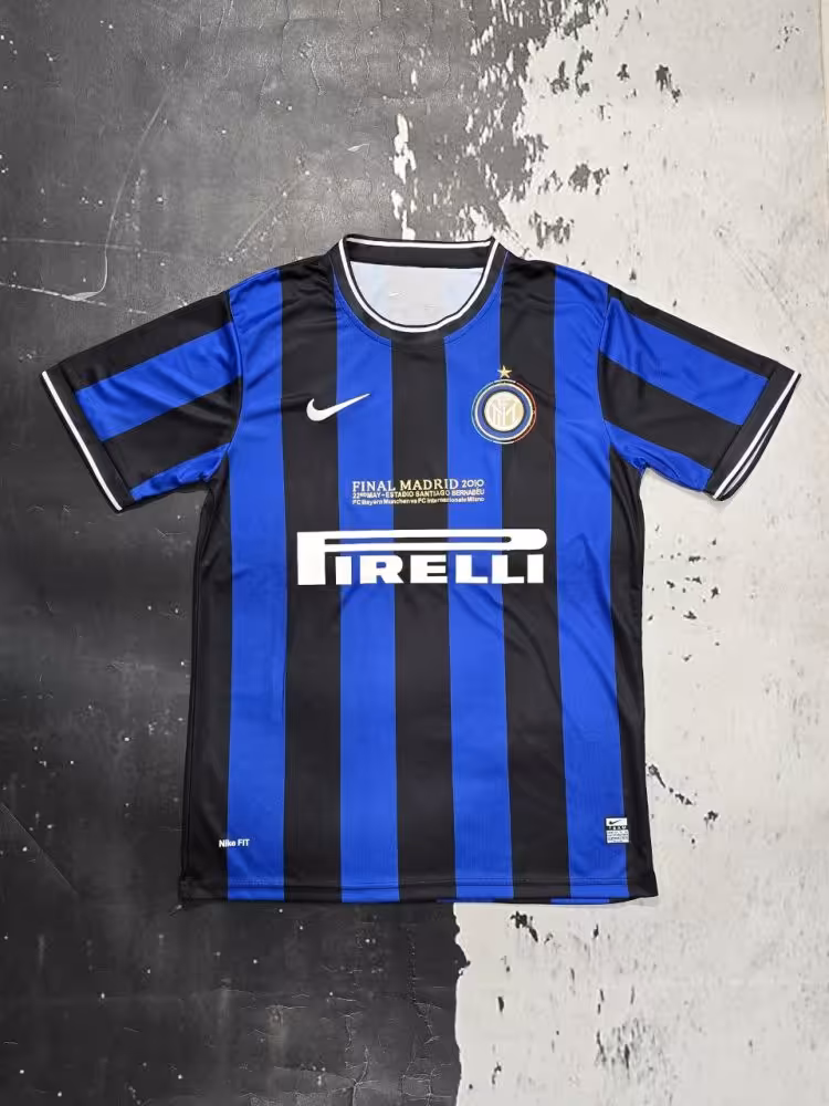 لباس کلاسیک اینتر 2010