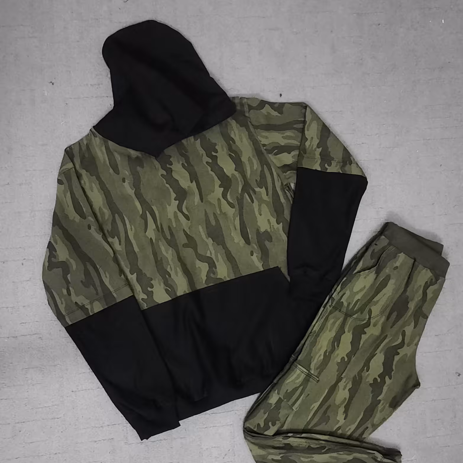 هودی و شلوار چریکی