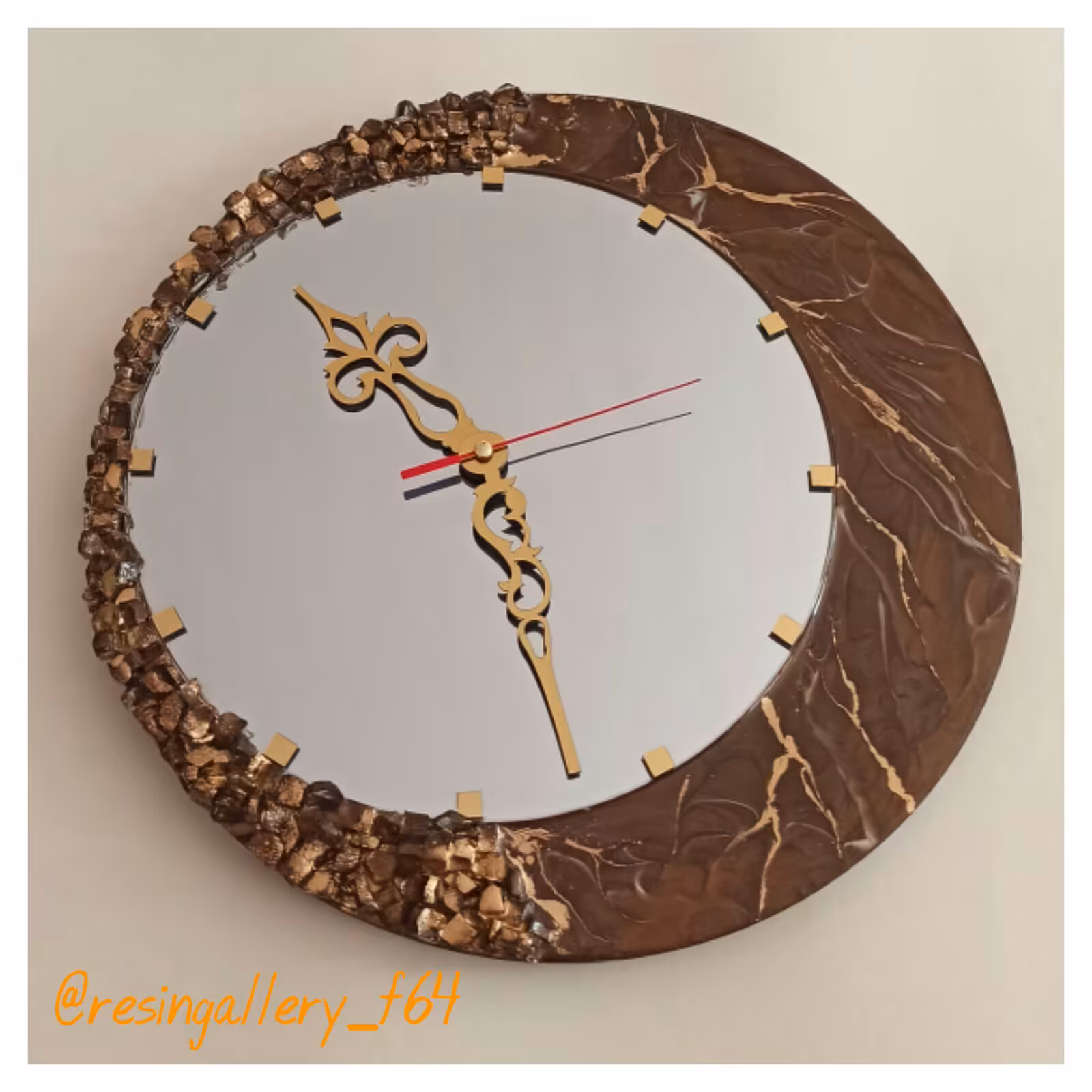 ساعت دیواری رزینی طرح ژئود قطر 40 سانت با موتور آرامگرد بی صدا تلفیق با آینه
قابل سفارش در رنگ های مختلف ست با مبلمان