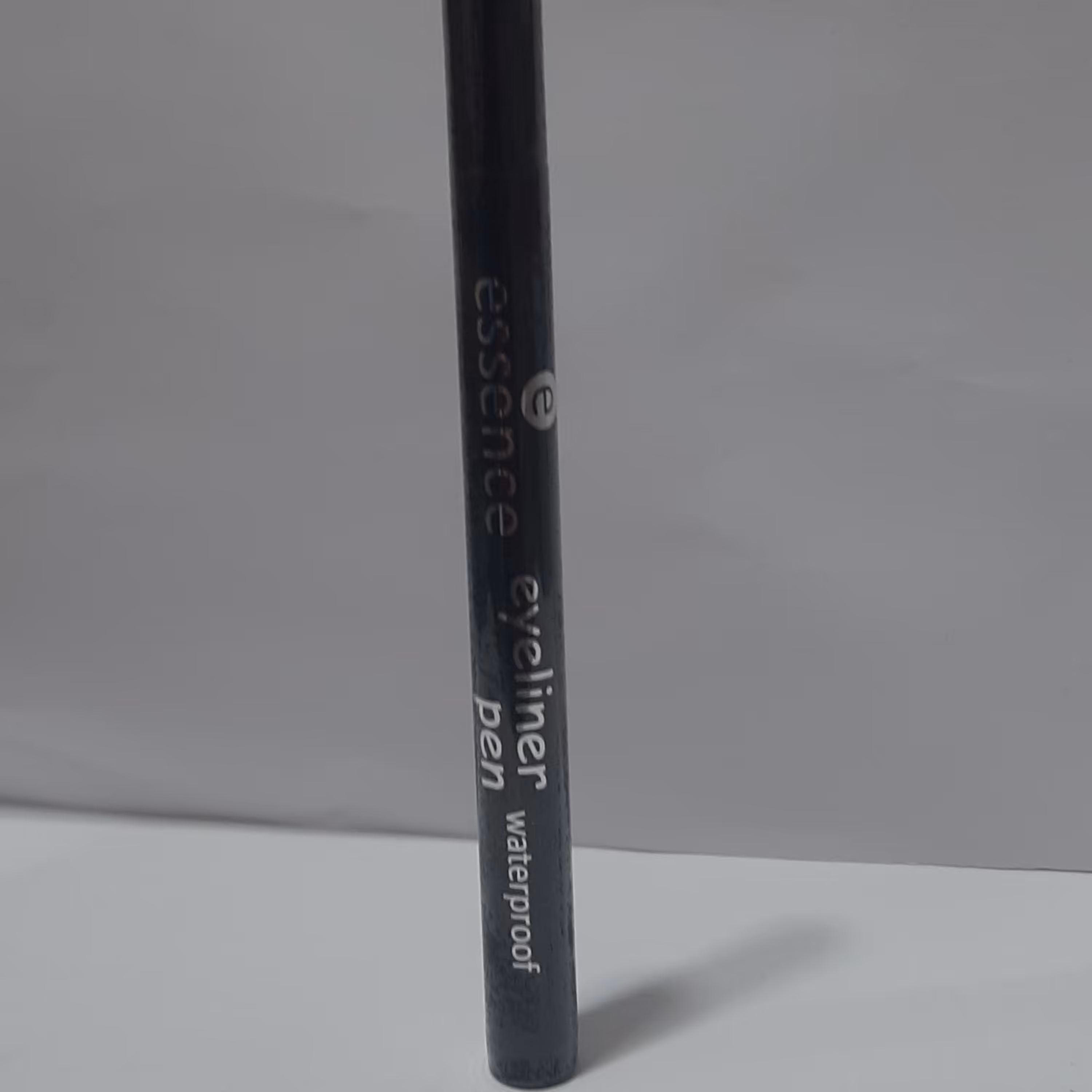 خط چشم ماژیکی اسنس essence