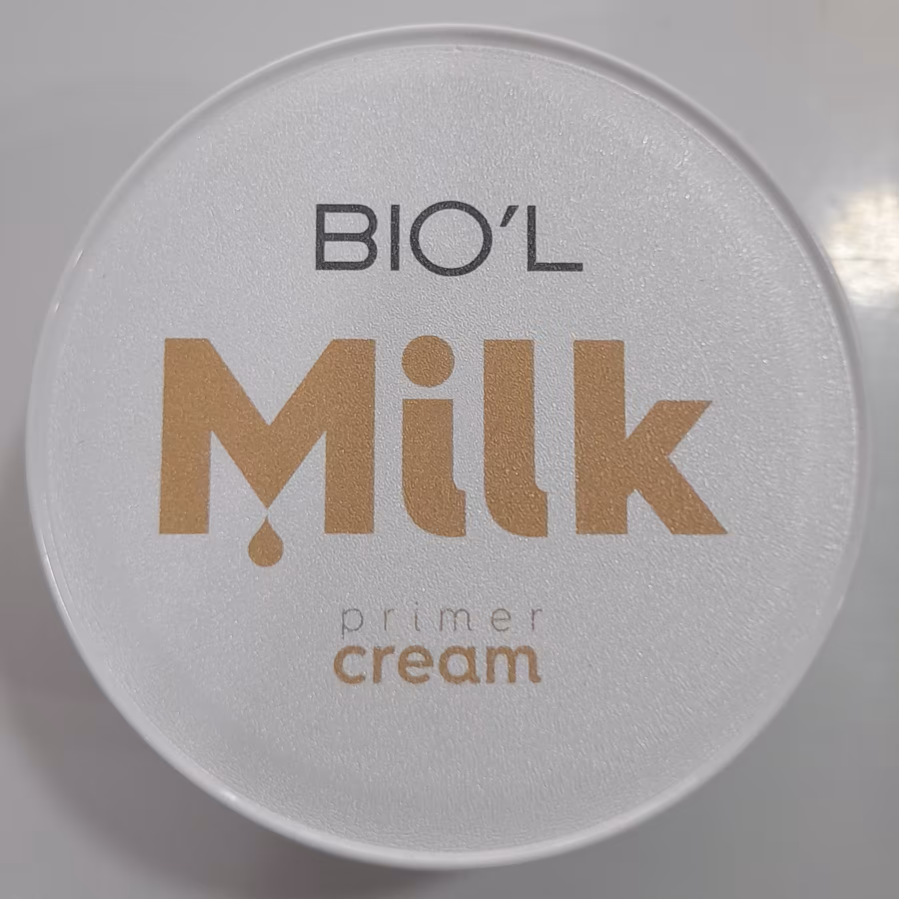 بیول کرم نرم کننده شیر و جو حاوی ویتامین B3 مناسب پوست های معمولی و خشک