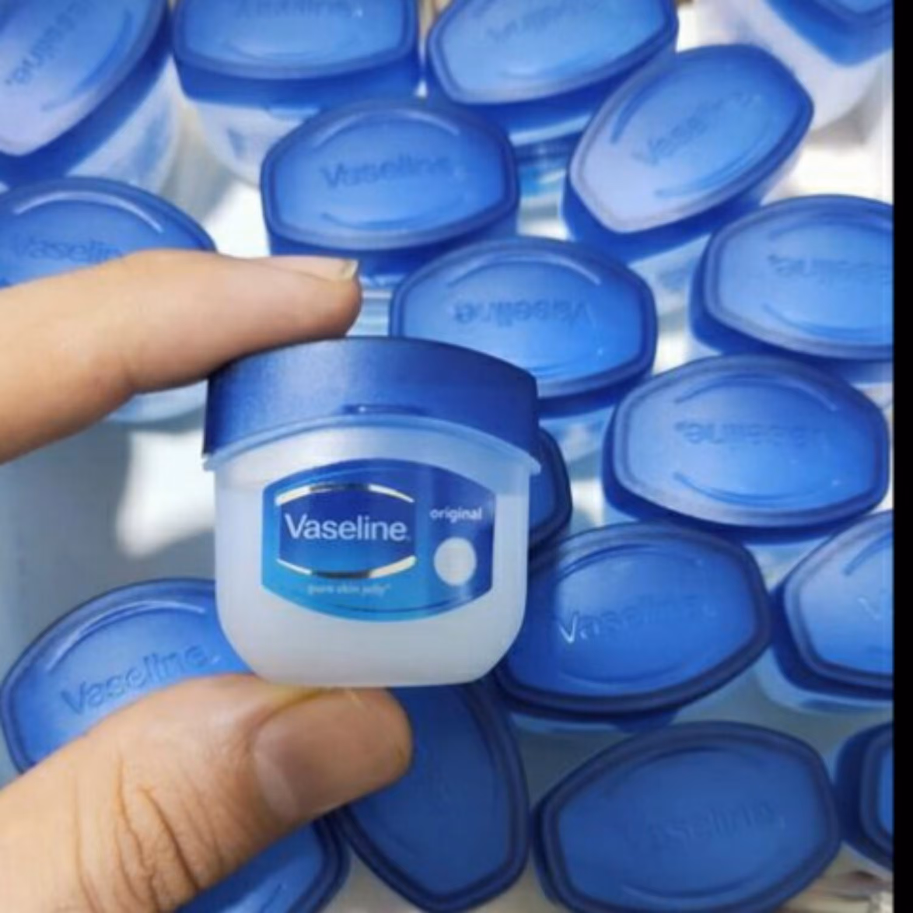 وازلین و بالم لب 7 گرم مارک وازلین اصل بلوسیل vaselin original