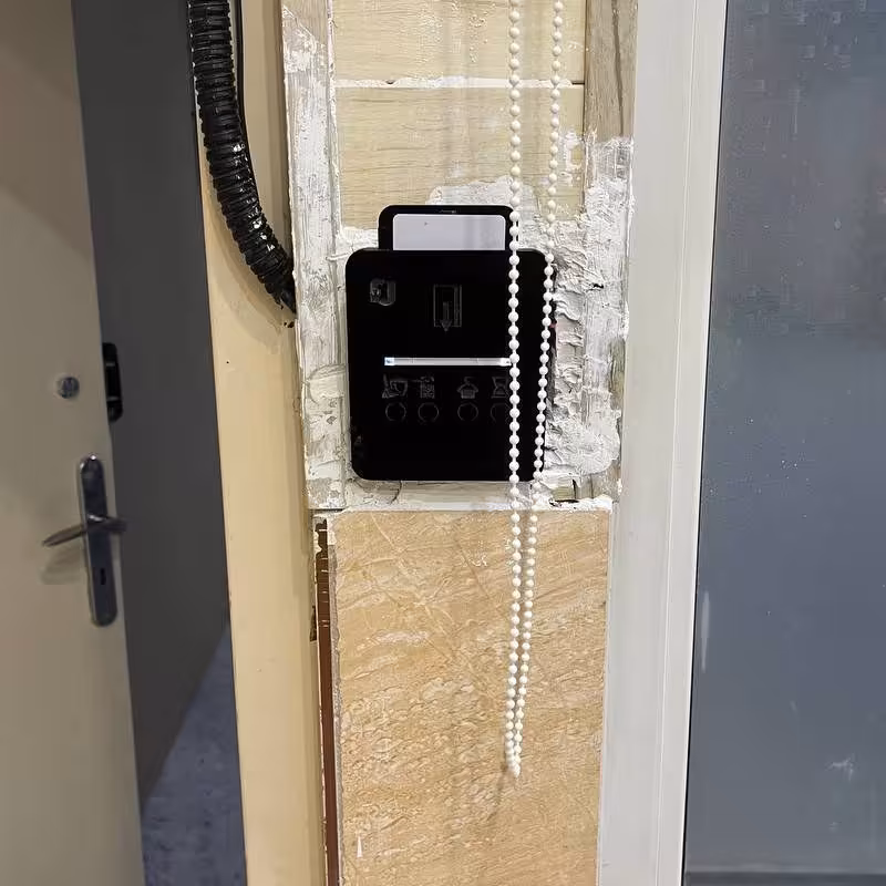 دستگاه کنترل تردد اتاقهای هتل یا خوابگاه های دانشجویی و غیره