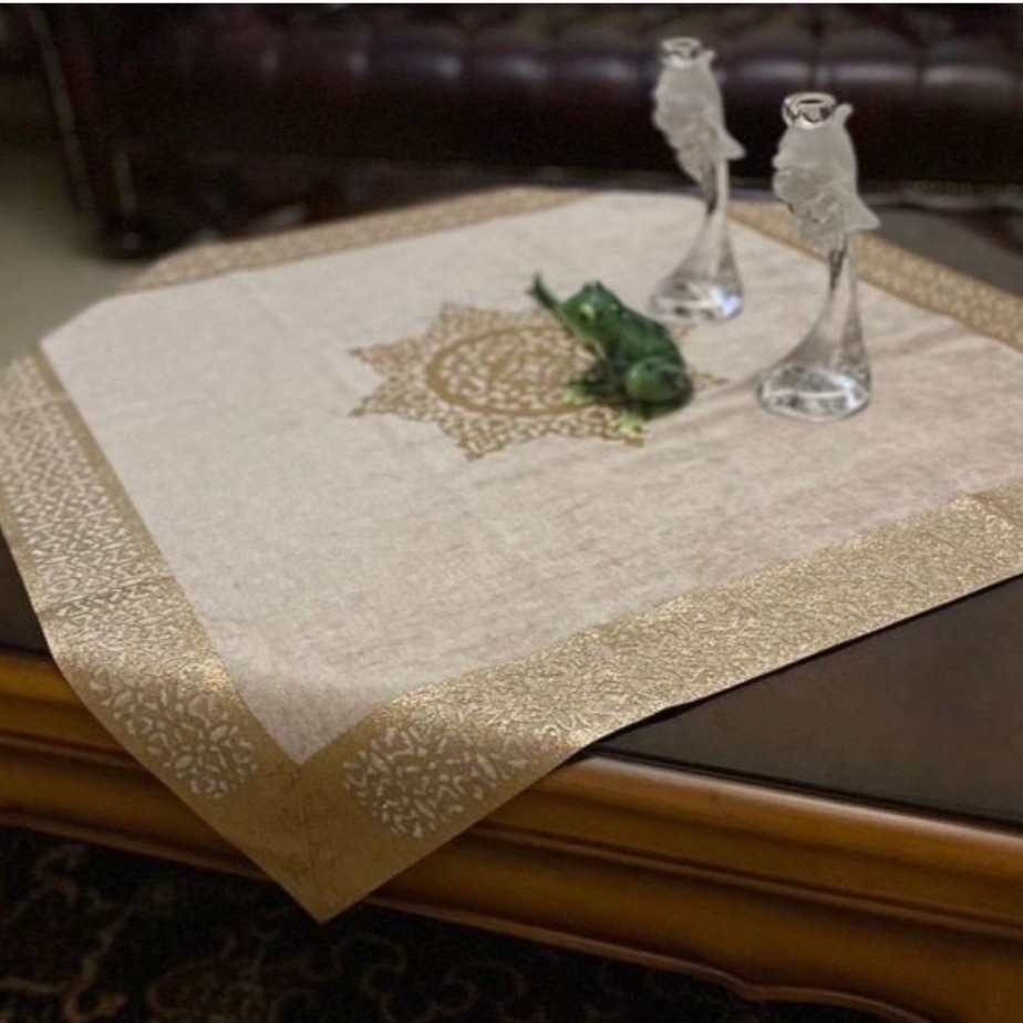 رومیزی مربع سایز 90 در 90 مخمل شانل اکلیلی