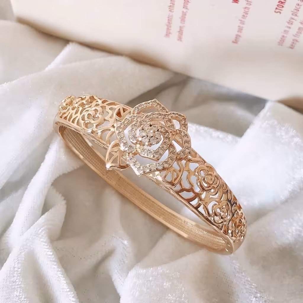 دستبند آنتیک مارک معروف xuping کاملا مشابه طلا
