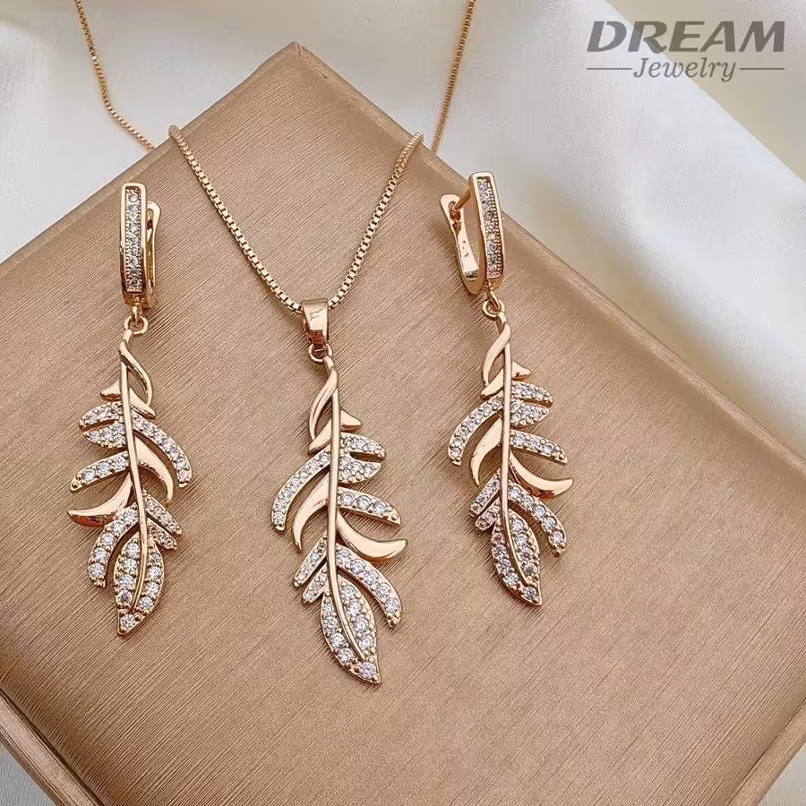 نیمست پر نگین دار  برند DREAM، زنجیر از برند ژوپینگ